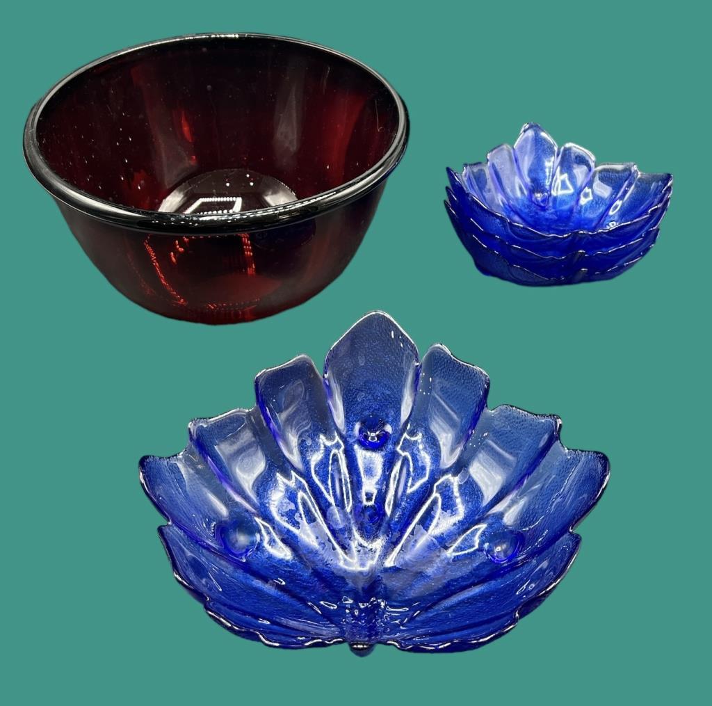 Arcoroc Vintage 9 1/2" Red Glass Bowl and (4)