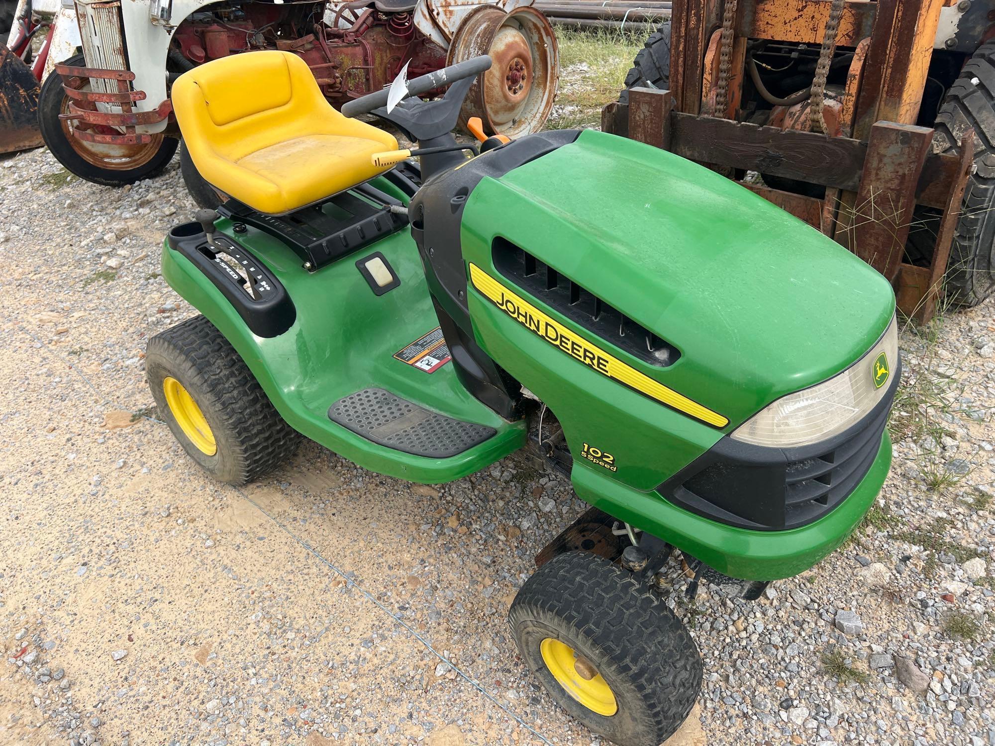 JOHN DEERE 102 5 SPEED LAWN MOWER (SALVAGE)