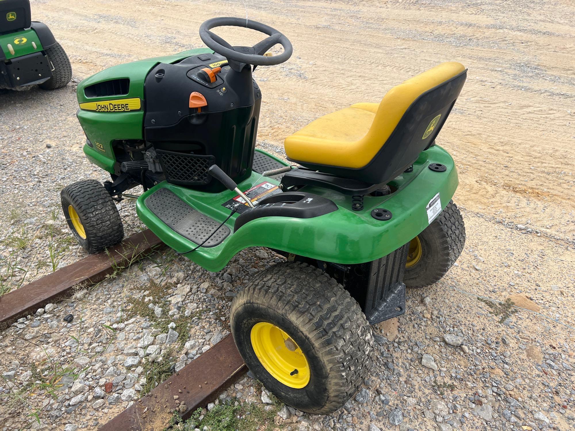 JOHN DEERE 102 5 SPEED LAWN MOWER (SALVAGE)