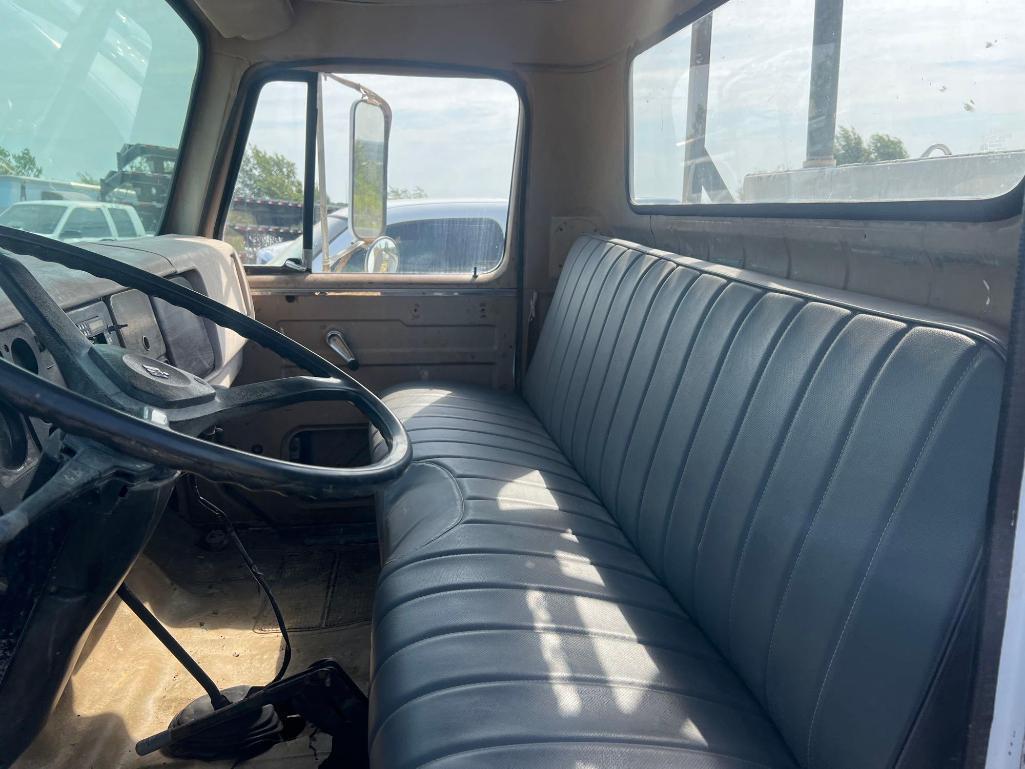 83 IHC 1654 W / SERV BED / TITLE / #6178