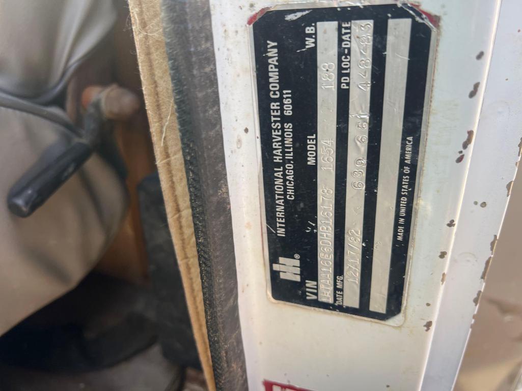 83 IHC 1654 W / SERV BED / TITLE / #6178