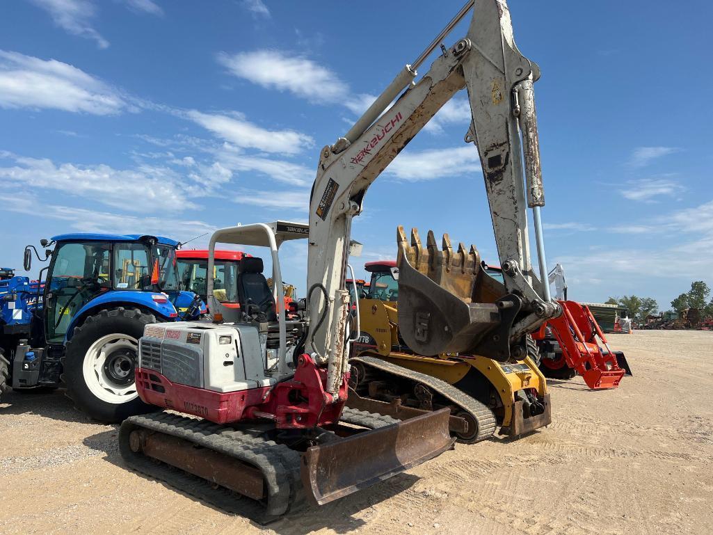 TAKEUCHI TB250 MINI EXCAVATOR