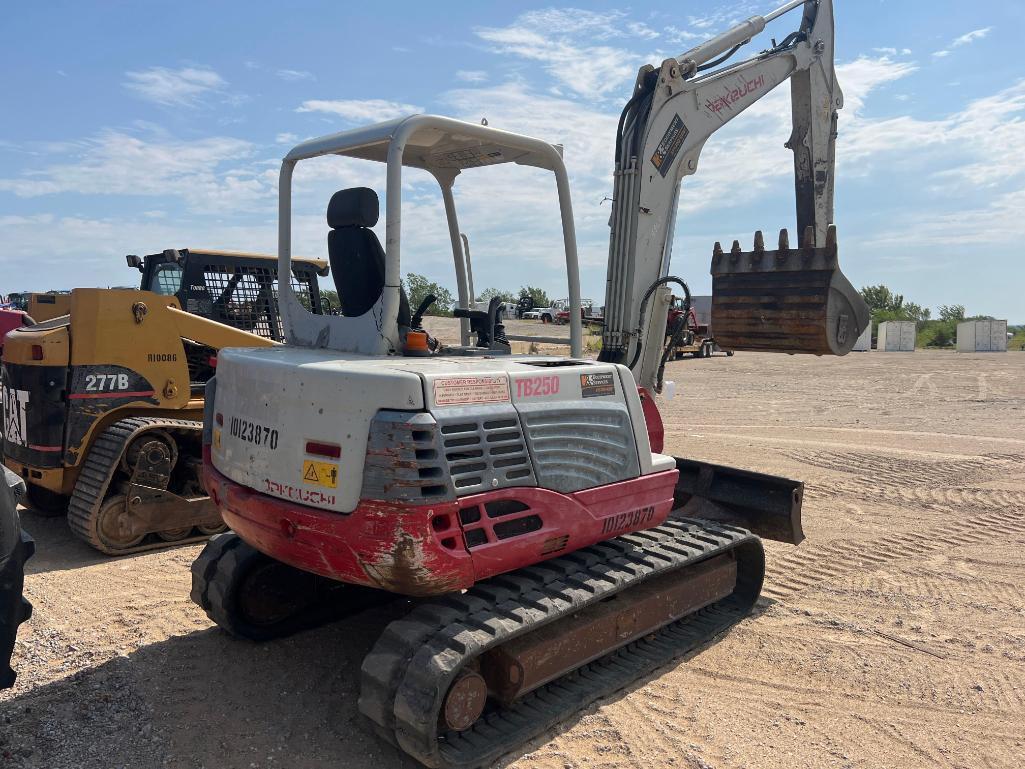 TAKEUCHI TB250 MINI EXCAVATOR