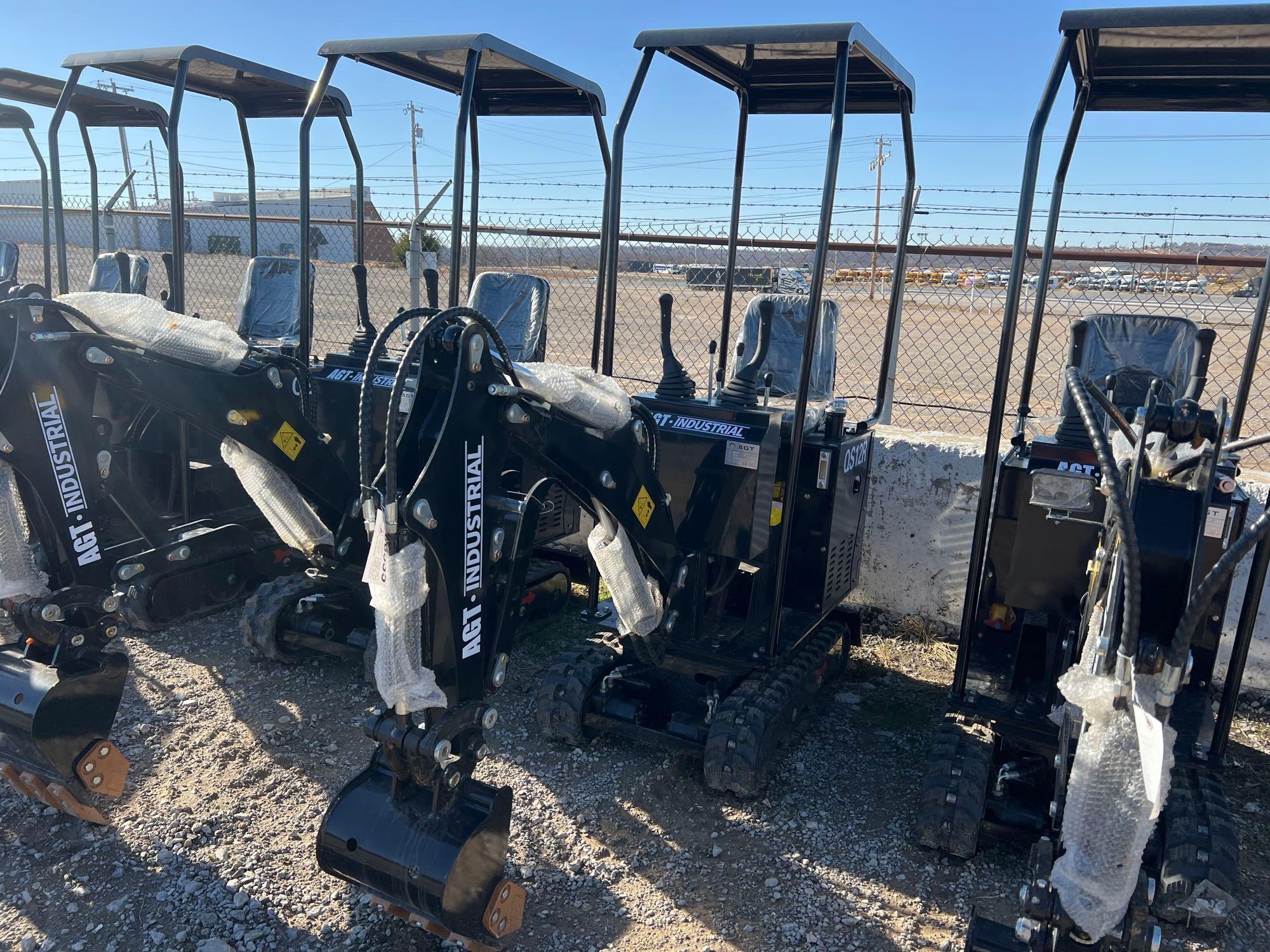 AGT QS12R MINI EXCAVATOR