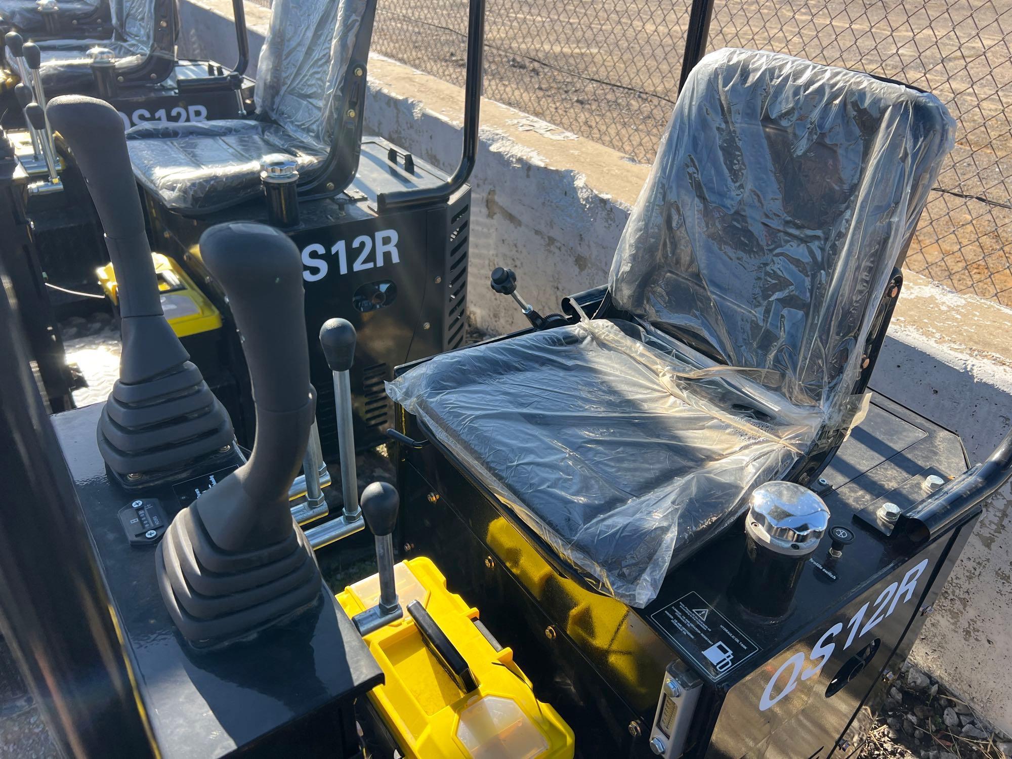 AGT QS12R MINI EXCAVATOR
