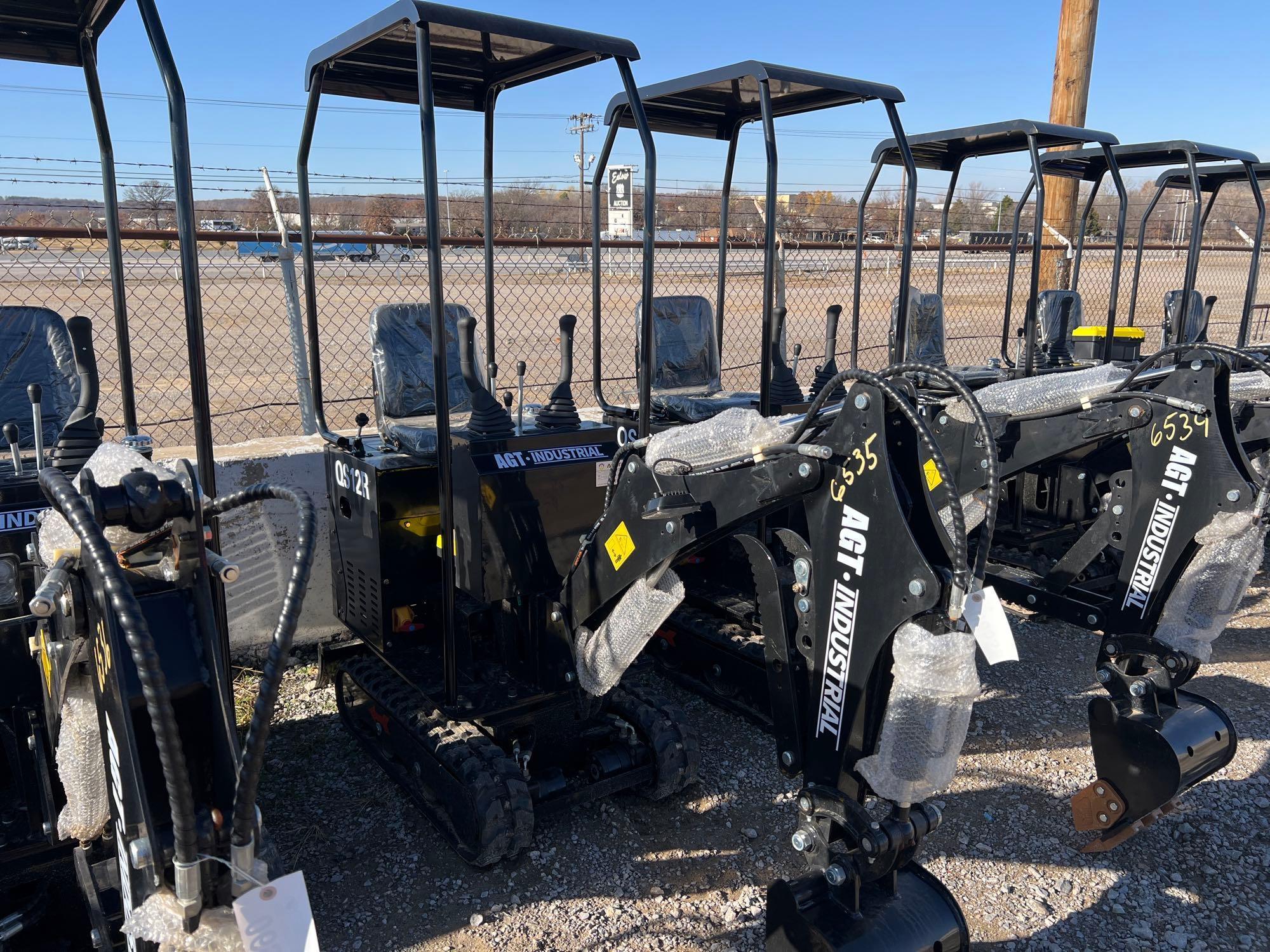 AGT QS12R MINI EXCAVATOR