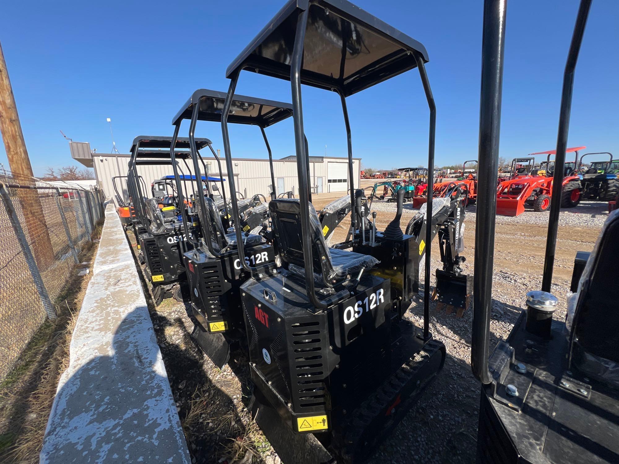 AGT QS12R MINI EXCAVATOR