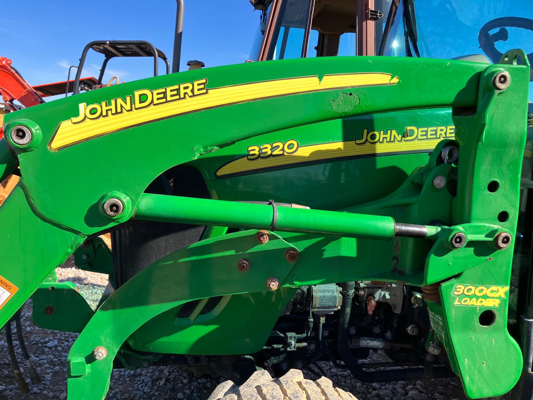 JOHN DEERE 3320