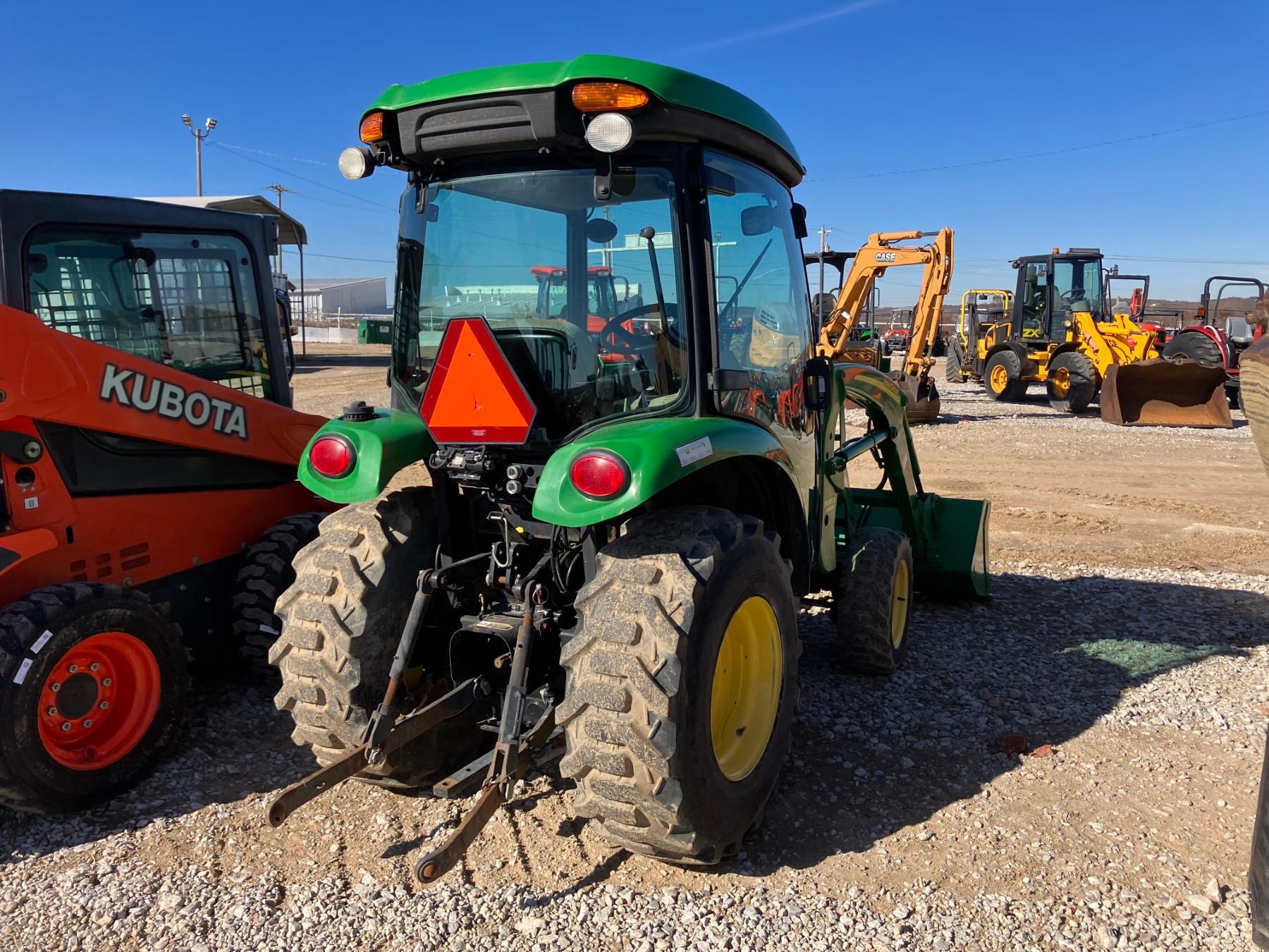 JOHN DEERE 3320