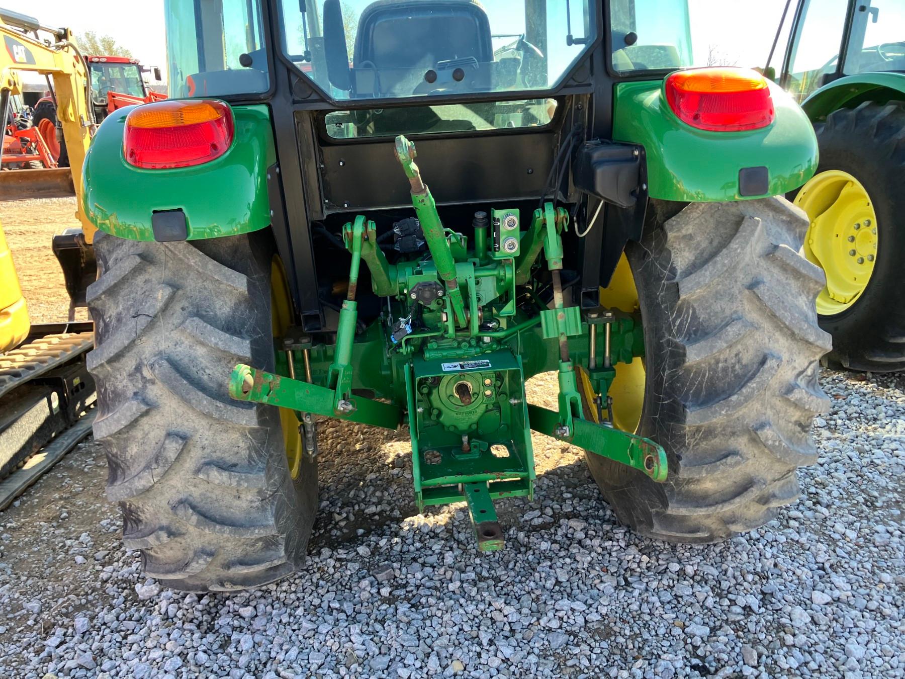 JOHN DEERE 5075E