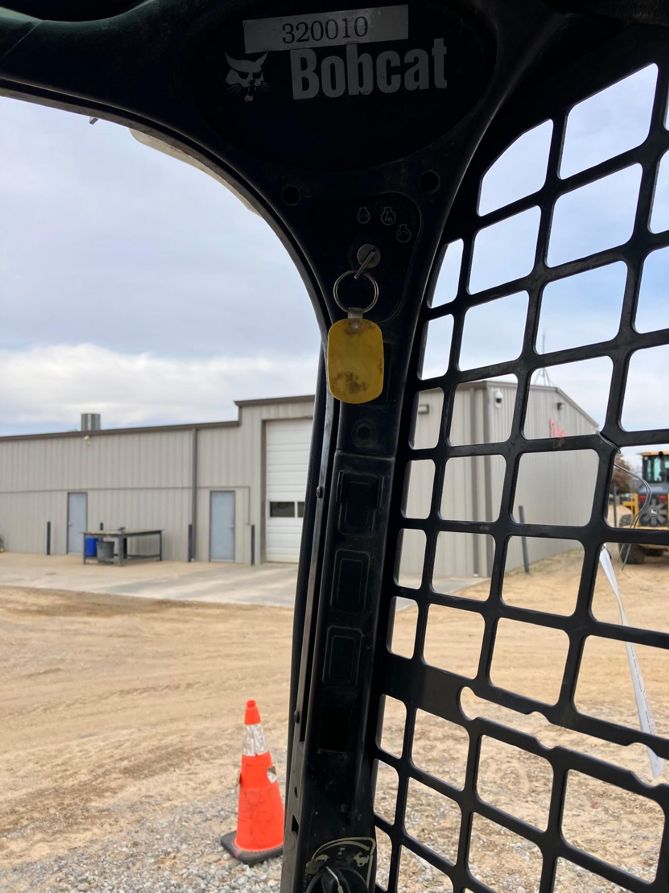 BOBCAT S550 SKIDSTEER