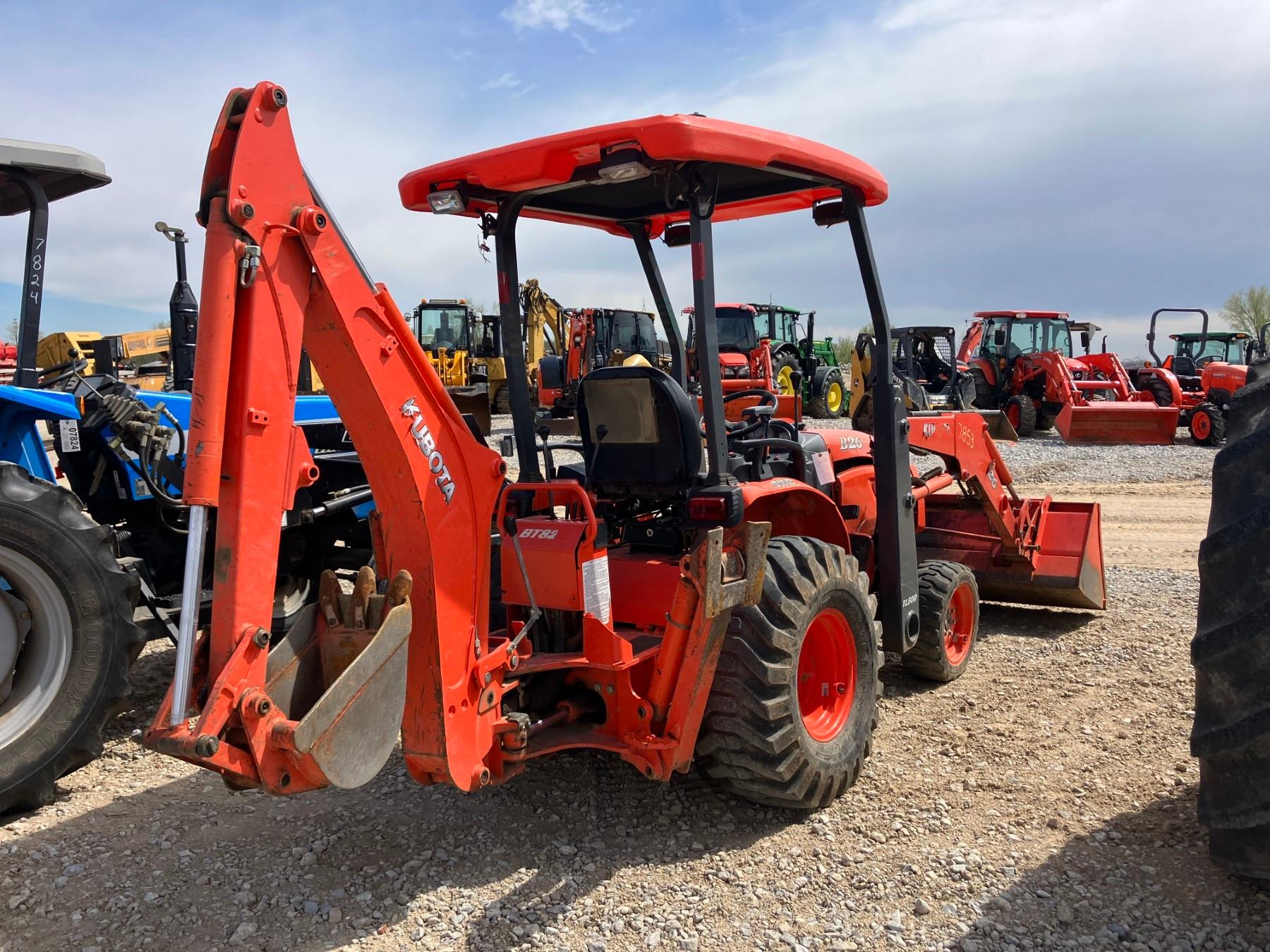 KUBOTA B26 TLB