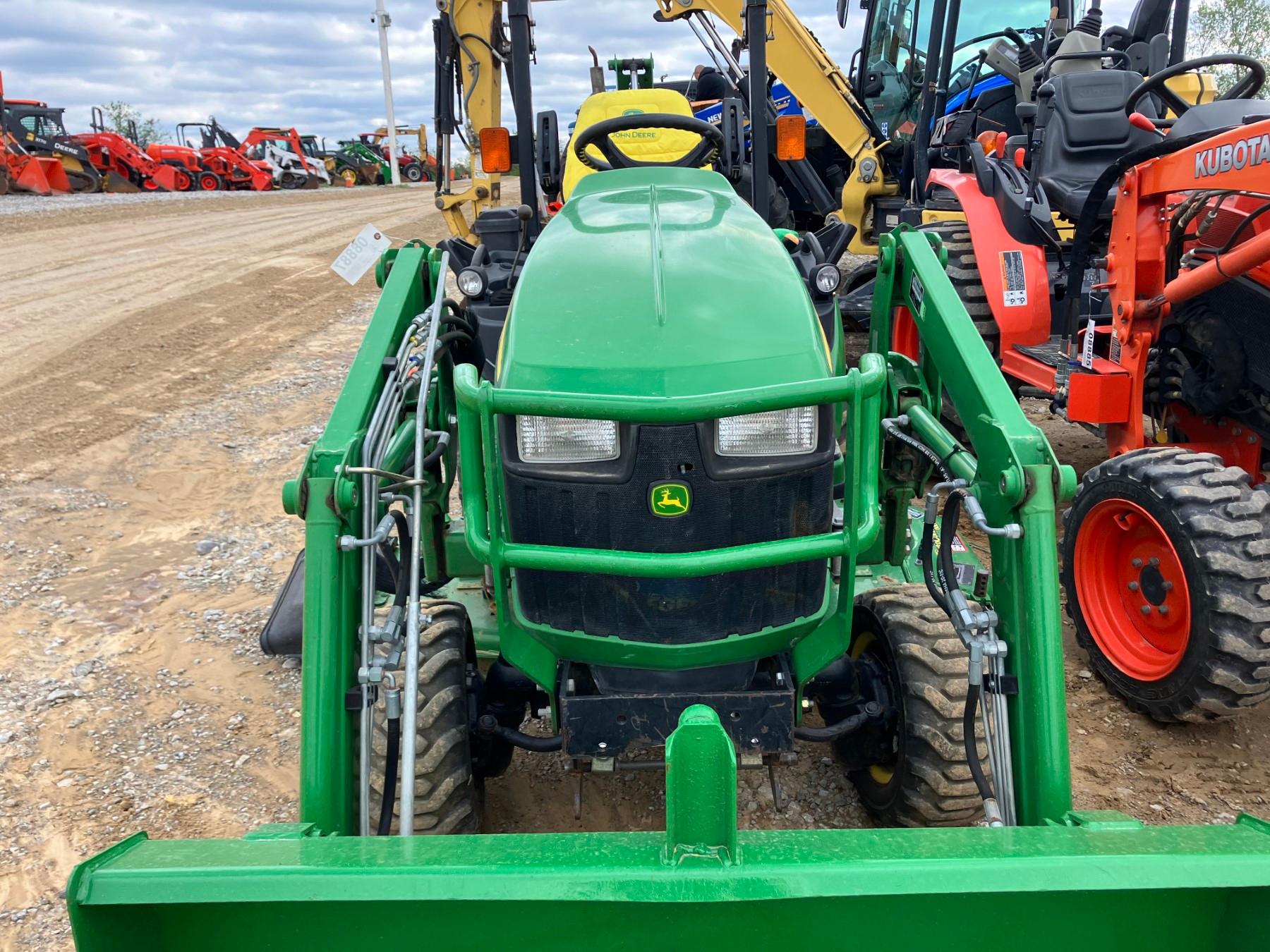 JOHN DEERE 1026R TLB