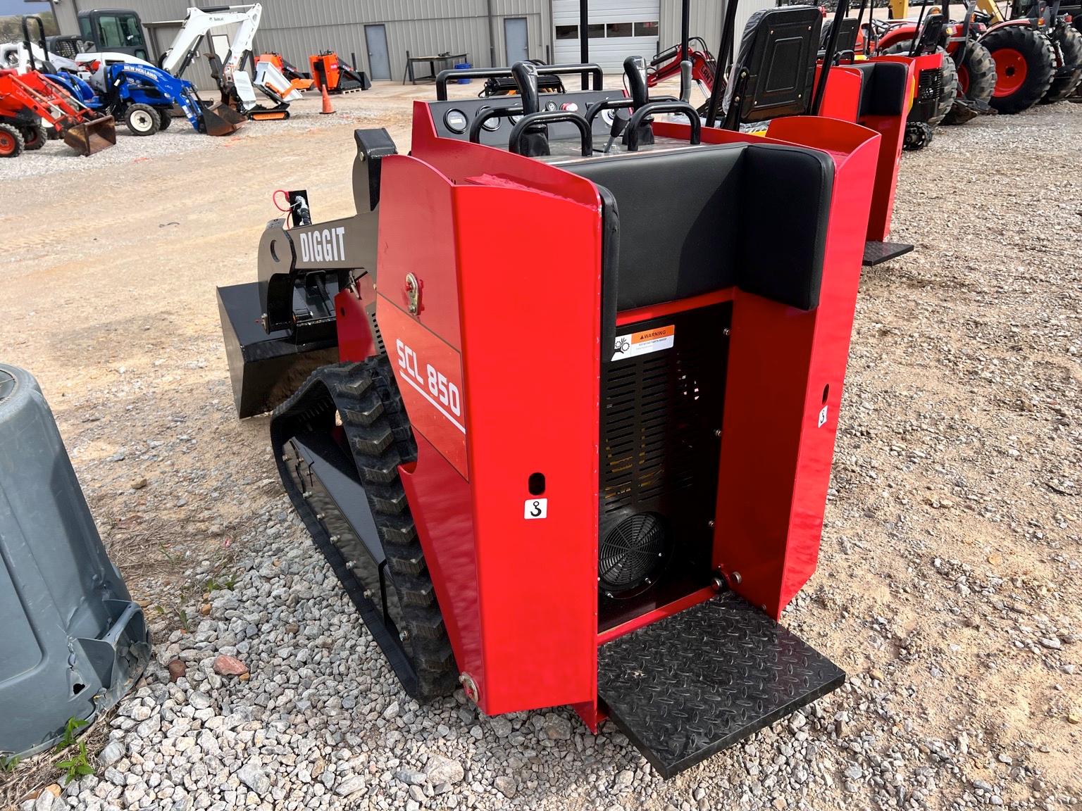 DIGGIT SCL850 STAND ON SKIDSTEER