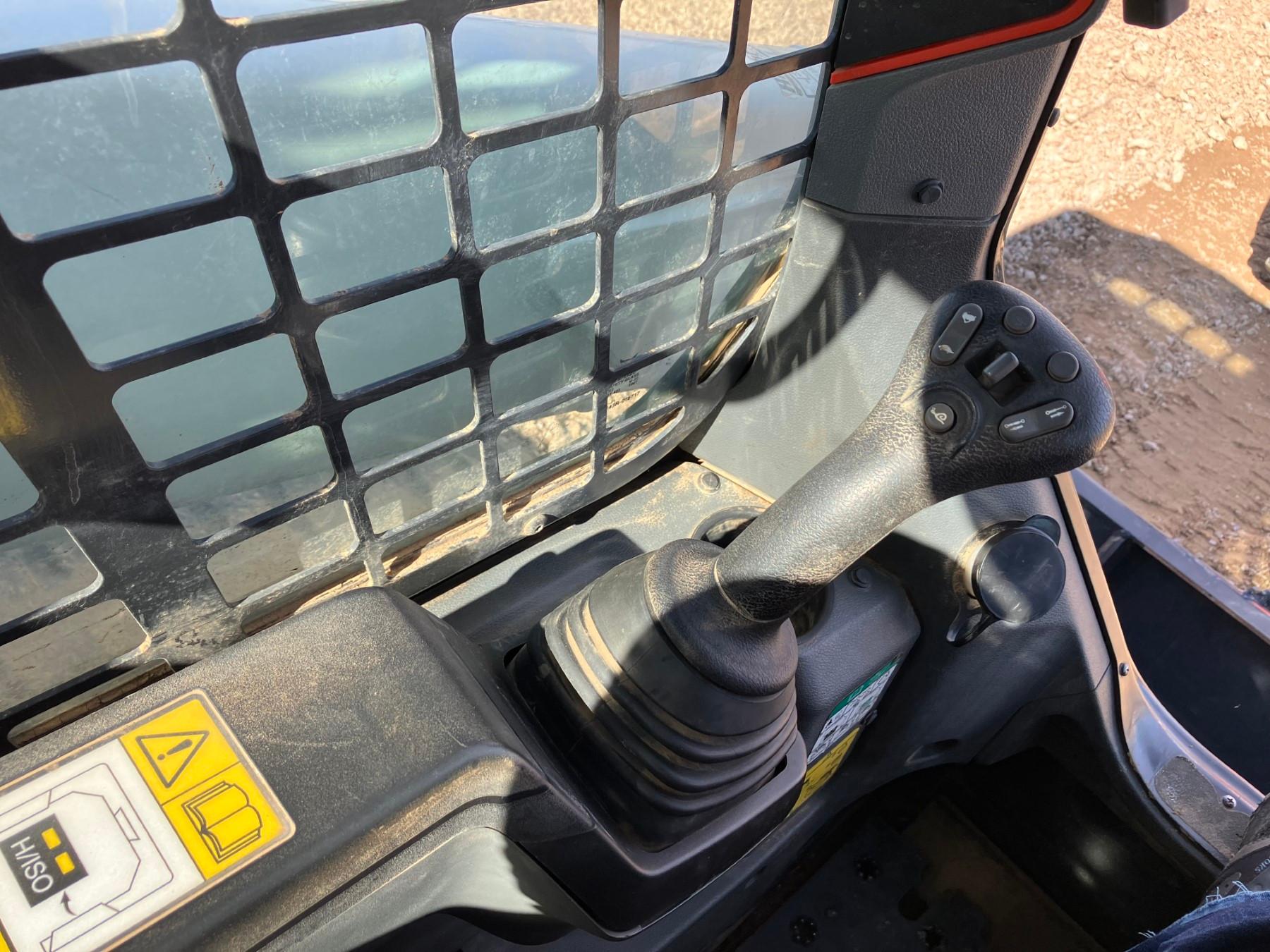 BOBCAT T76 SKID STEER