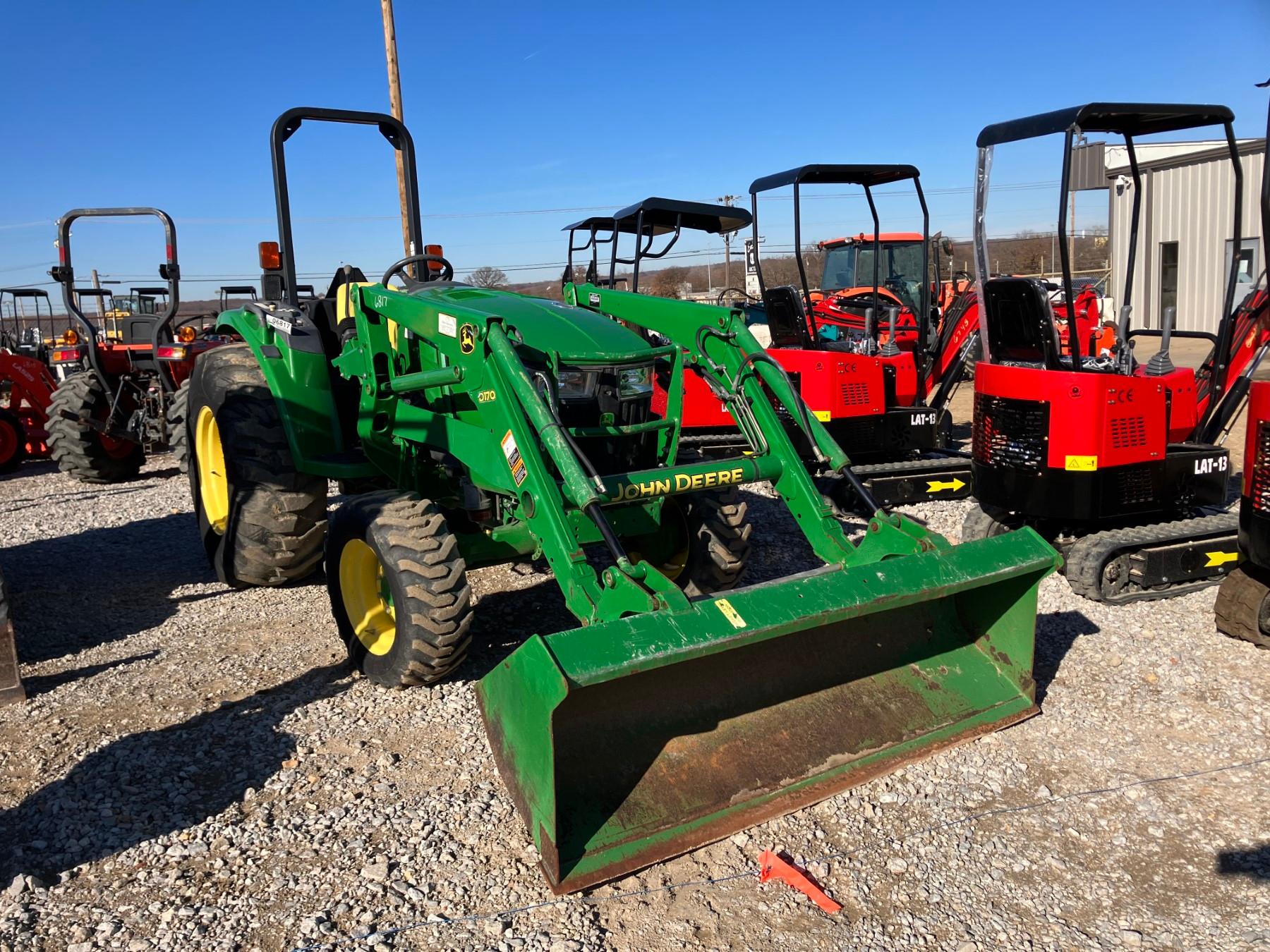 JOHN DEERE 4052M