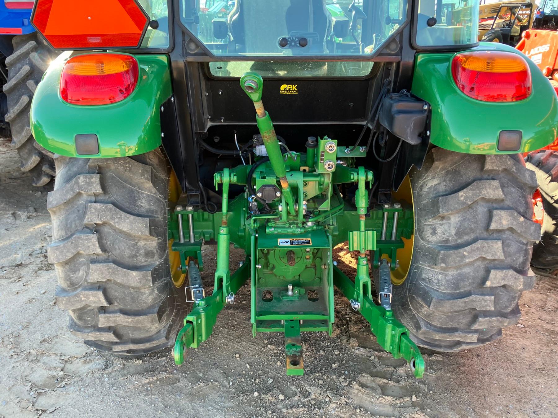 JOHN DEERE 5075E