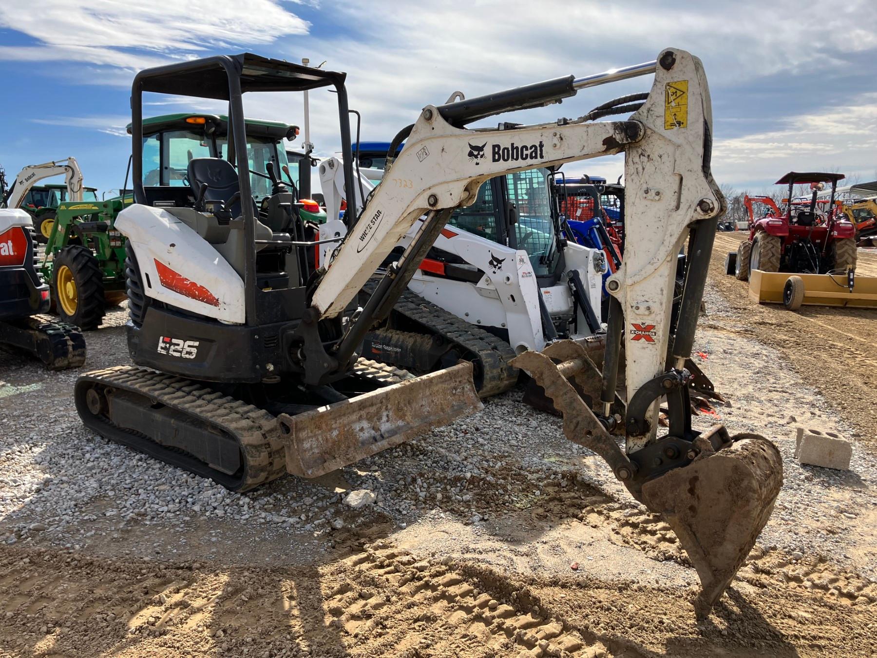 BOBCAT E-26 MINI EXCAVATOR