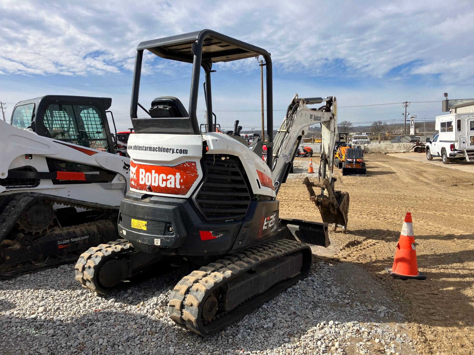 BOBCAT E-26 MINI EXCAVATOR