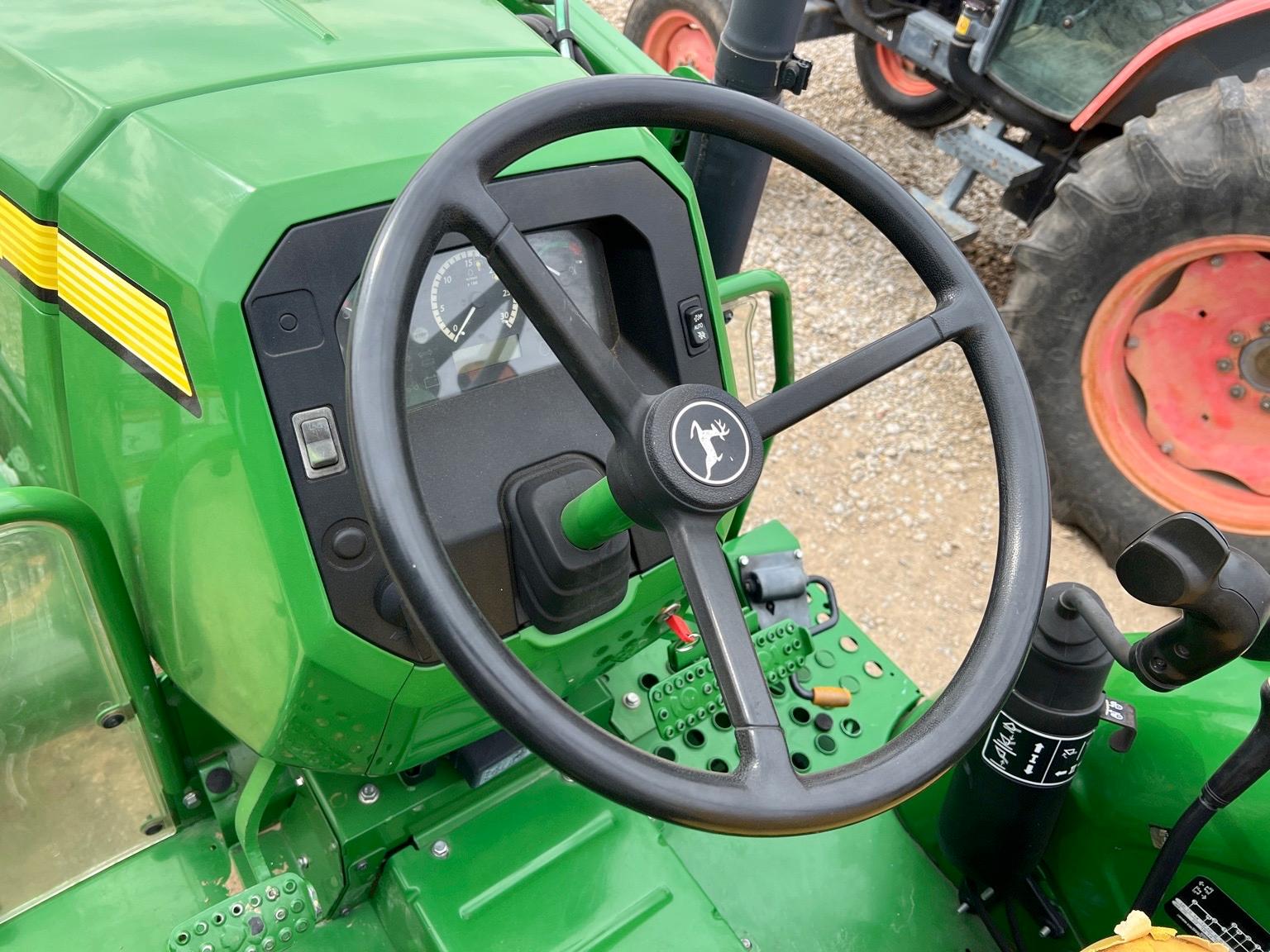 JOHN DEERE 5075E