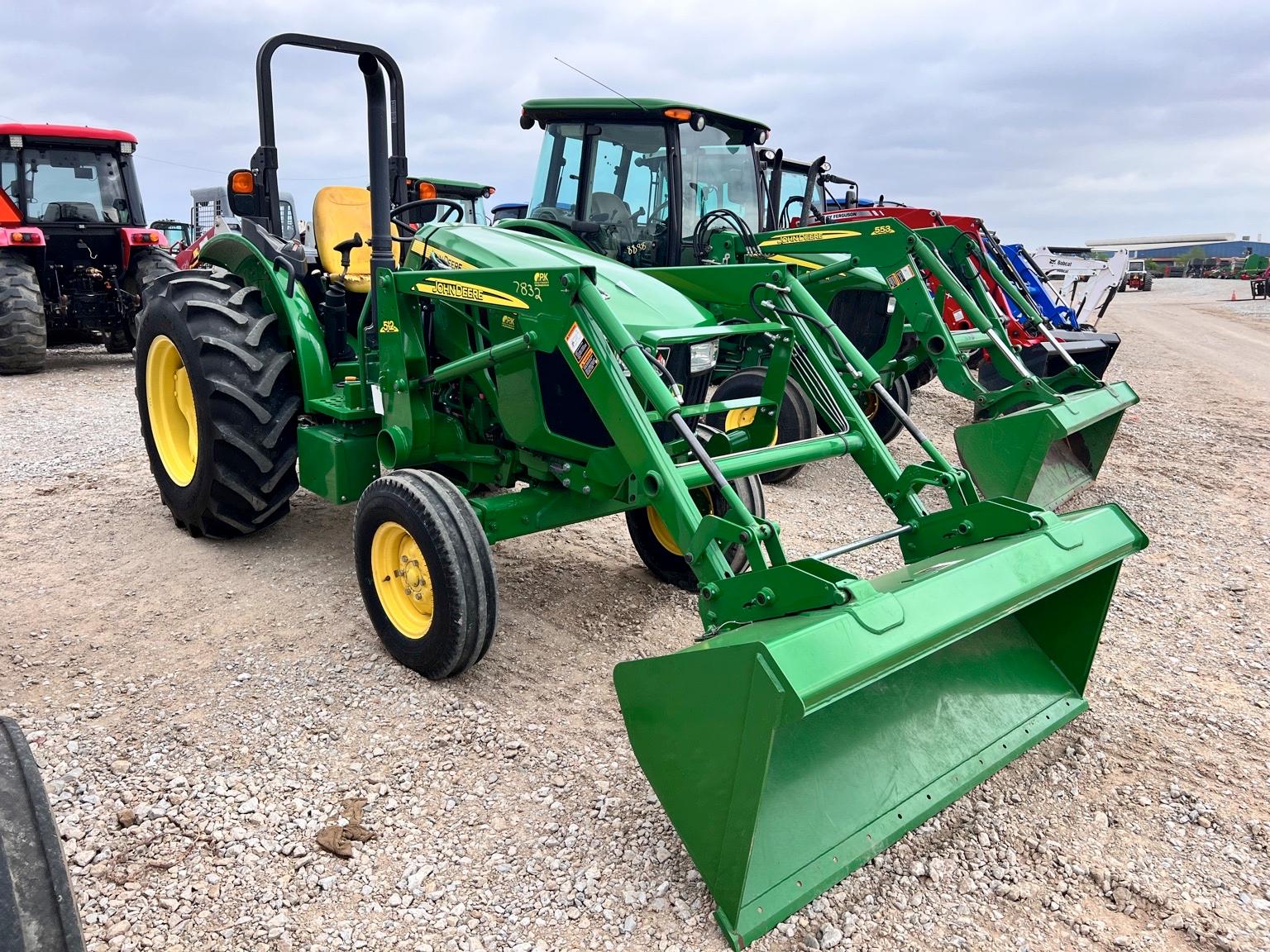 JOHN DEERE 5075E