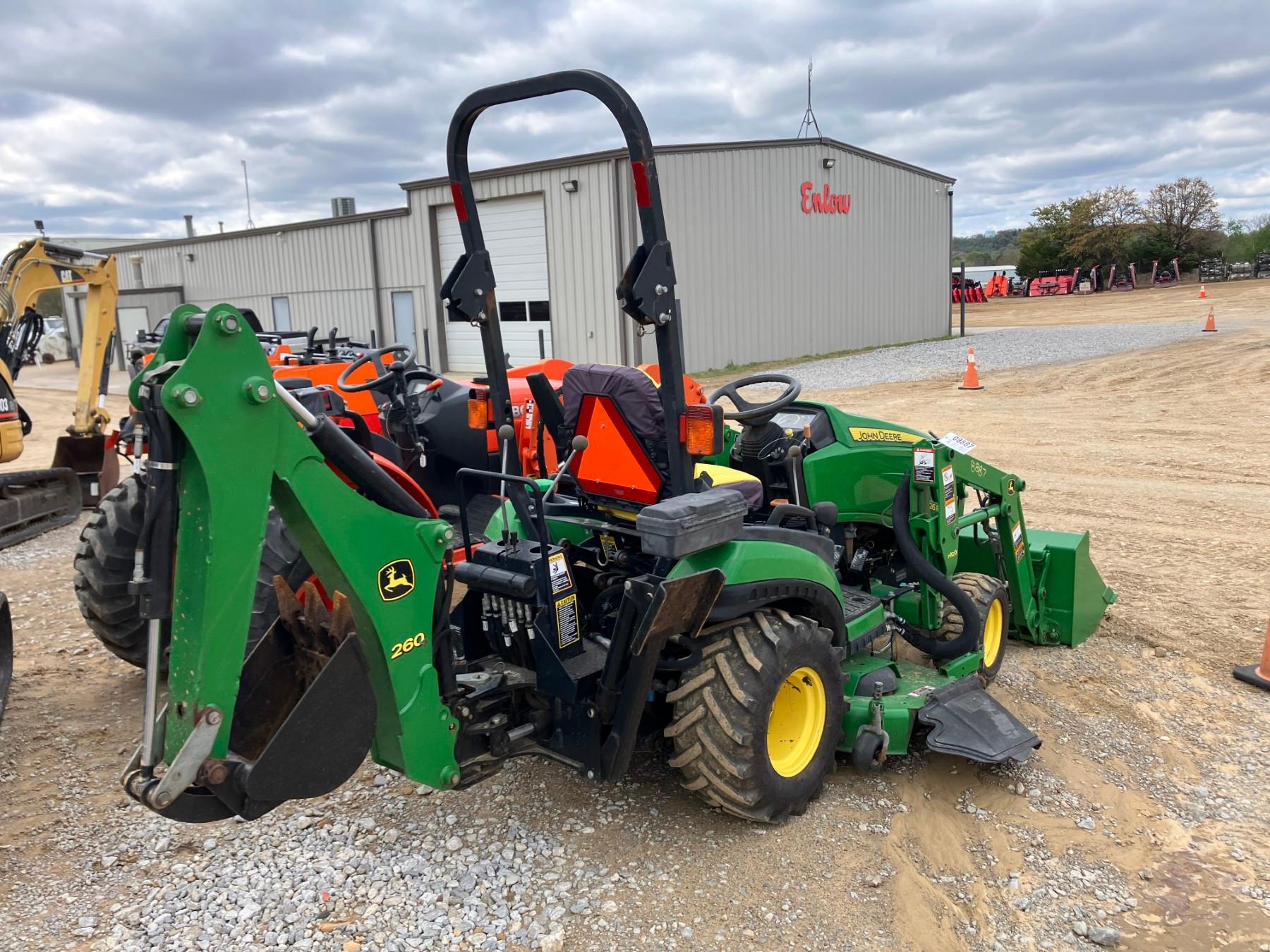 JOHN DEERE 1026R TLB