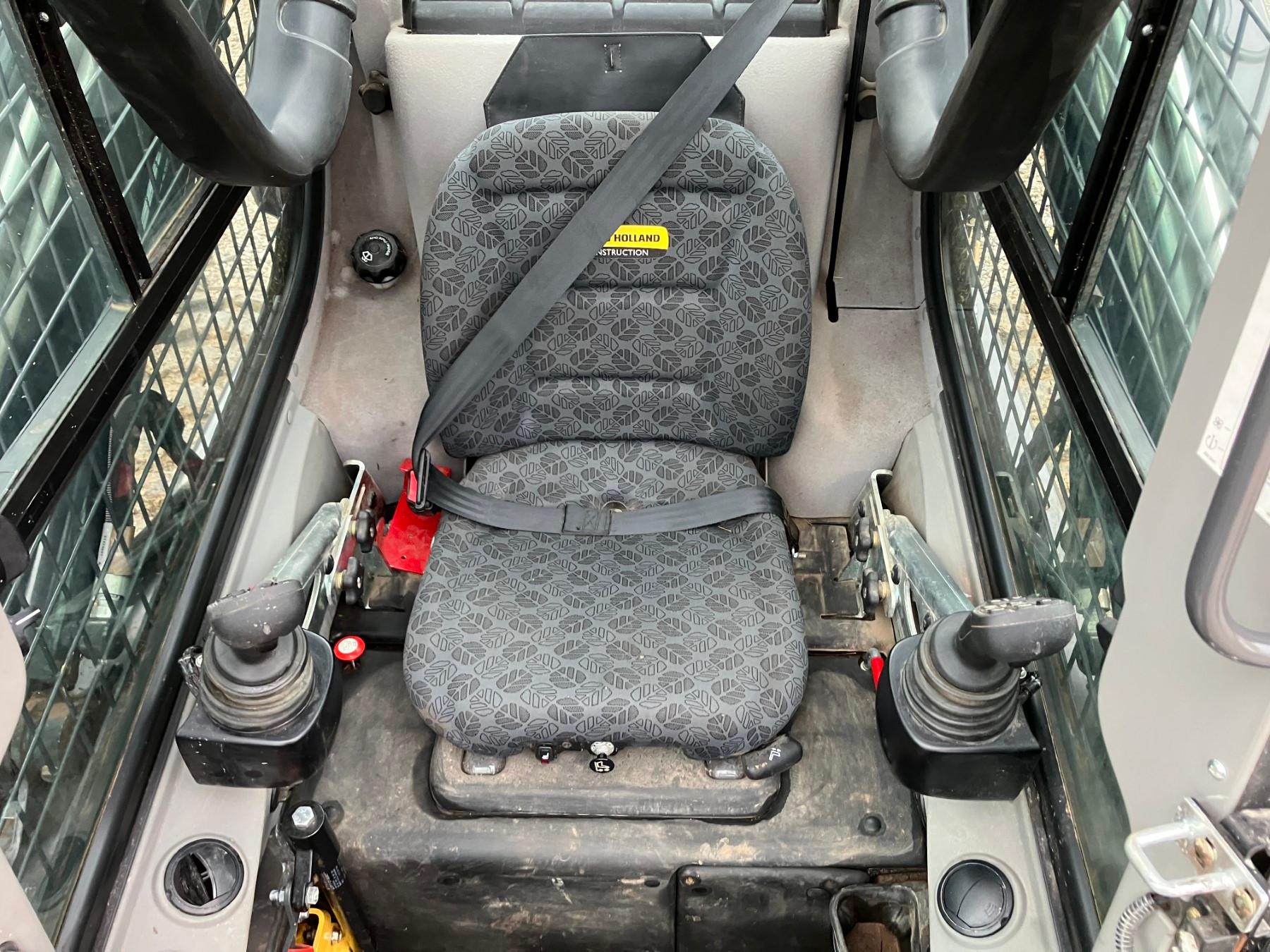 NEW HOLLAND C332 SKIDSTEER