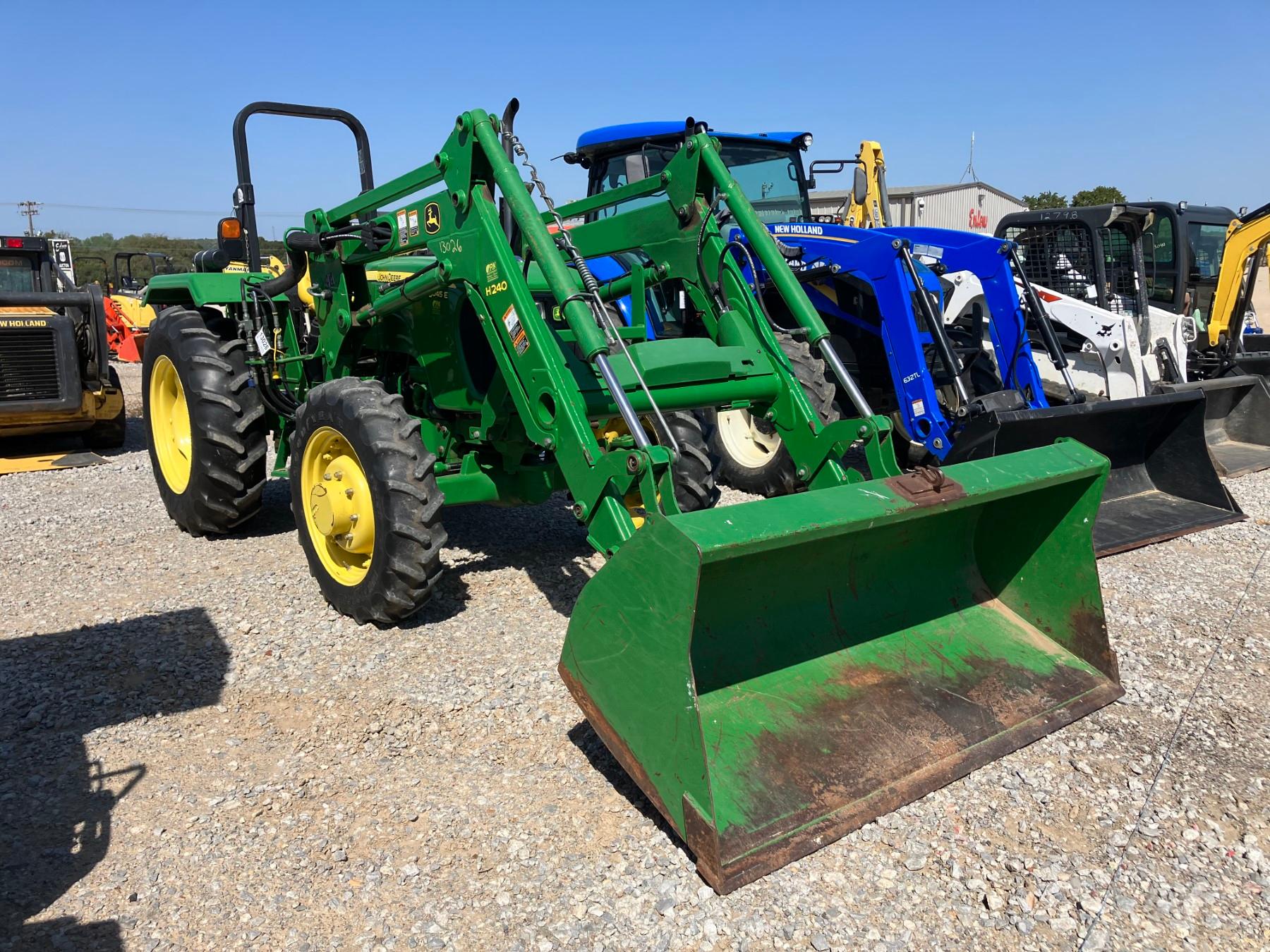 JOHN DEERE 5045E
