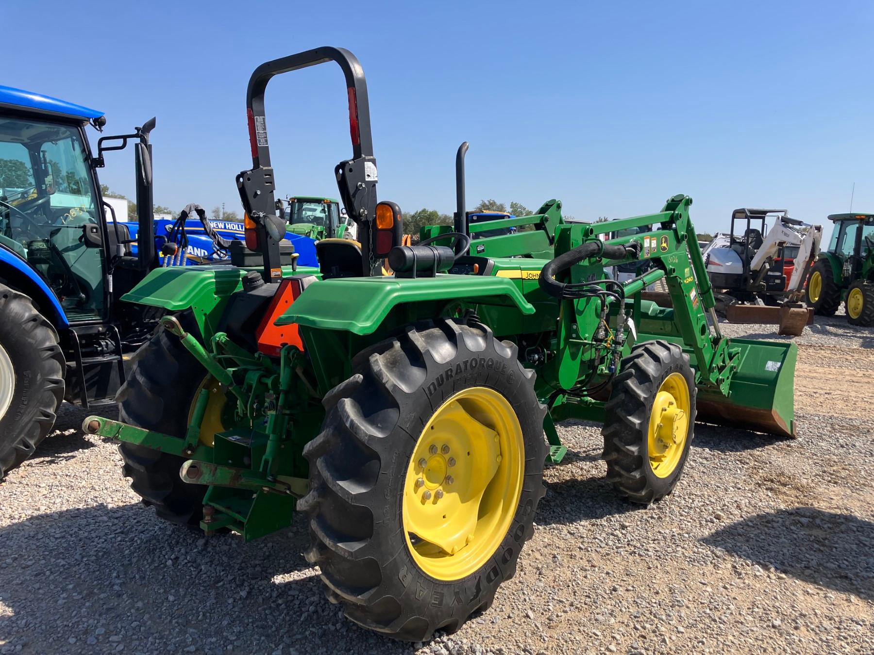 JOHN DEERE 5045E
