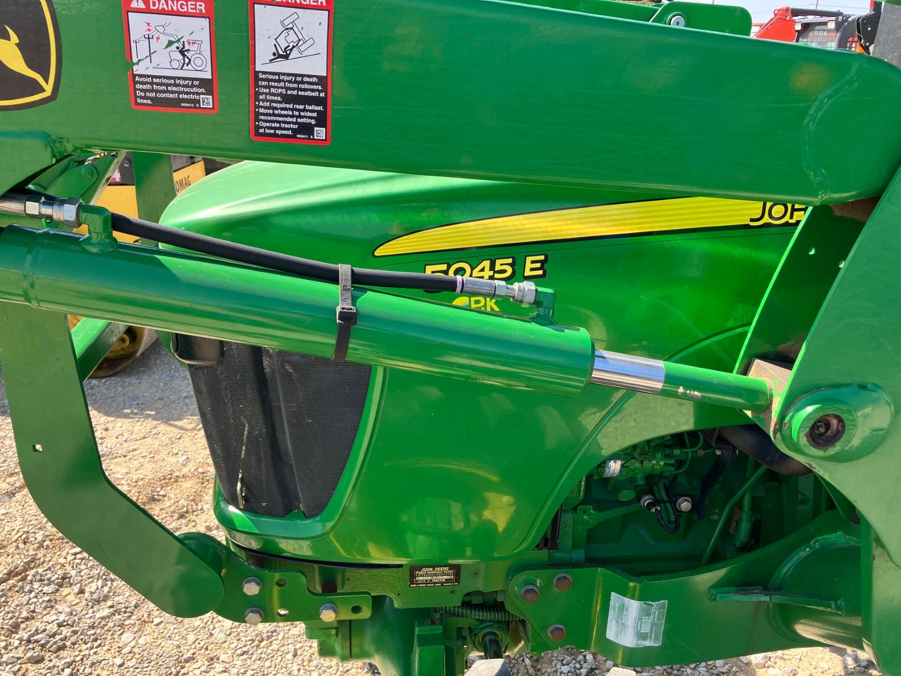 JOHN DEERE 5045E