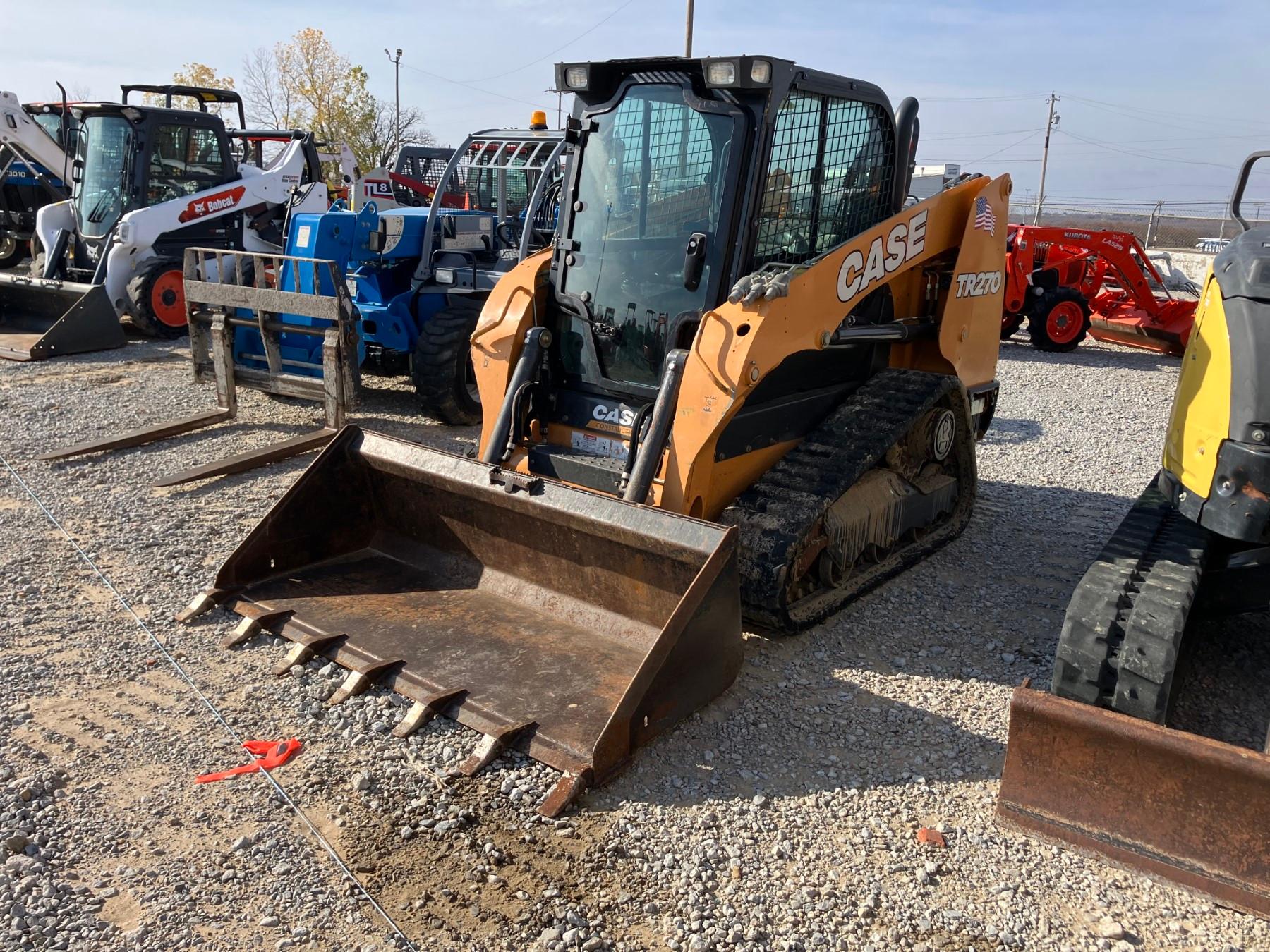 CASE TR270 SKIDSTEER