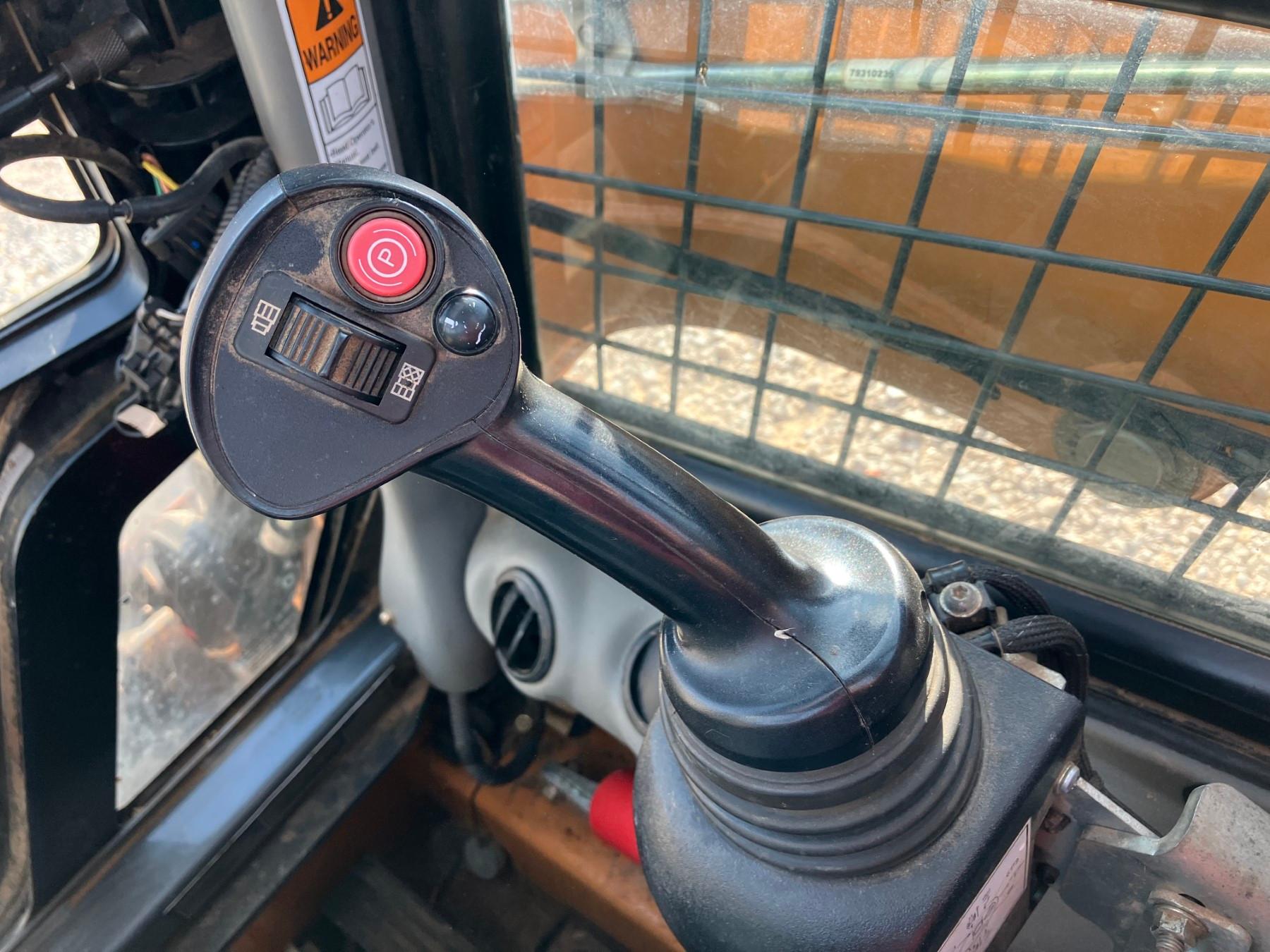 CASE TR270 SKIDSTEER