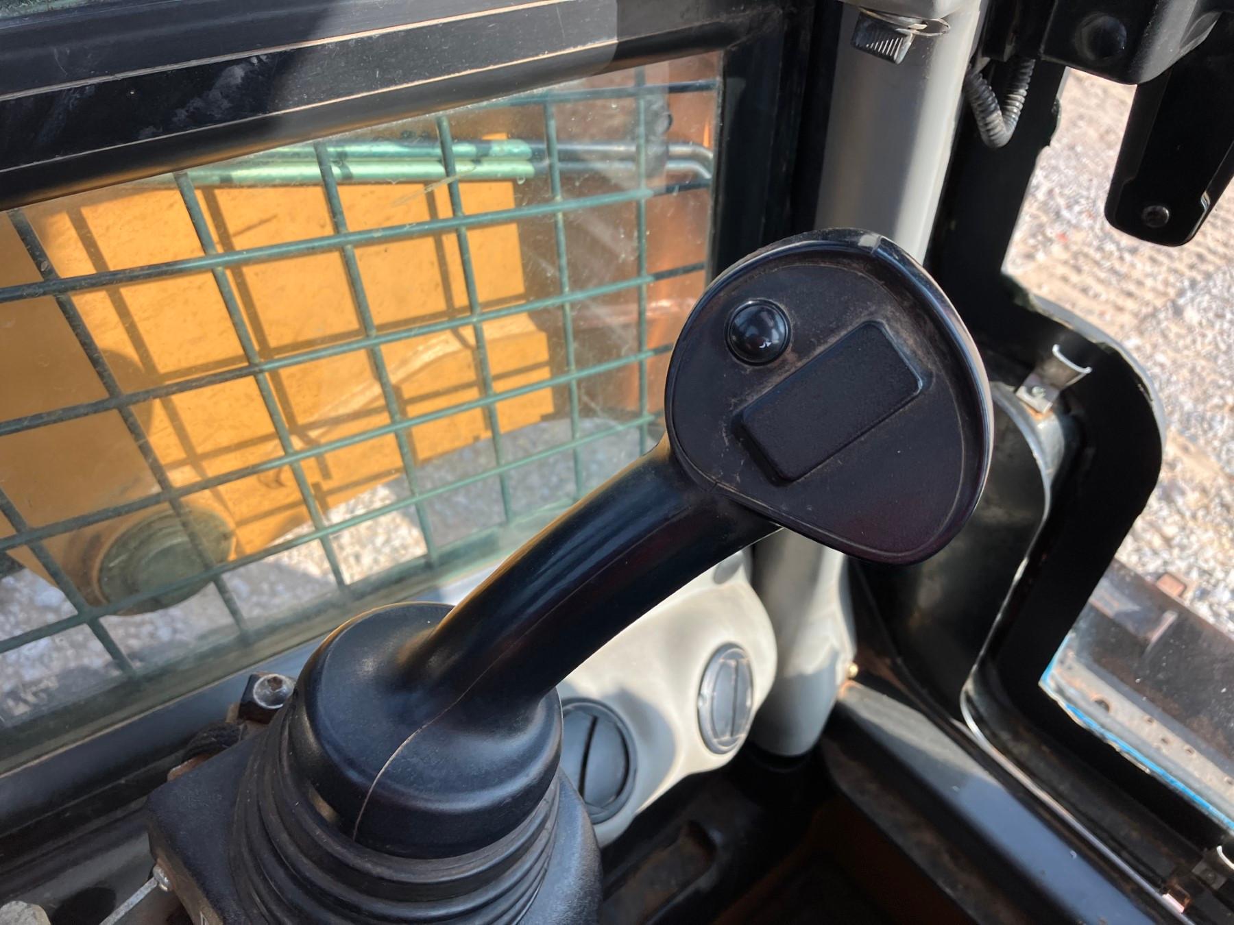 CASE TR270 SKIDSTEER