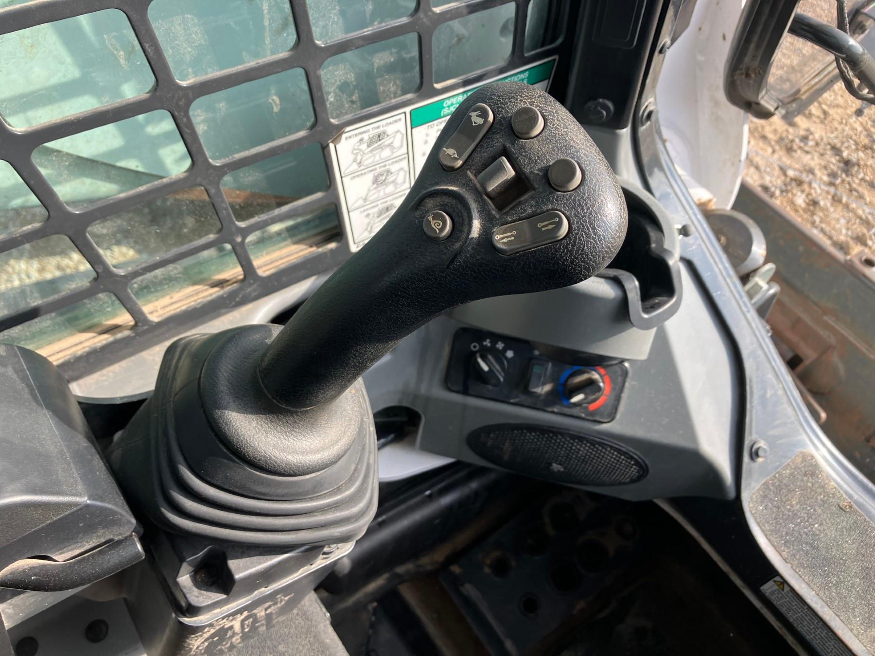 BOBCAT T770 SKIDSTEER