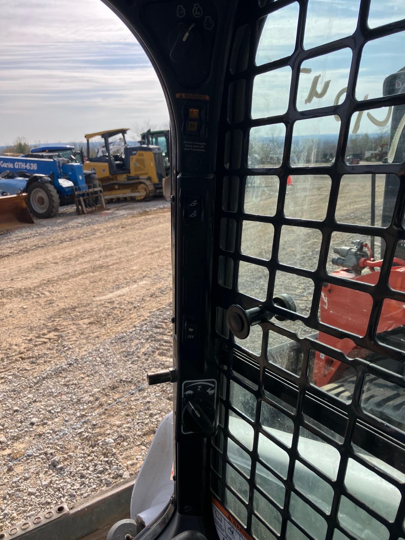BOBCAT T770 SKIDSTEER