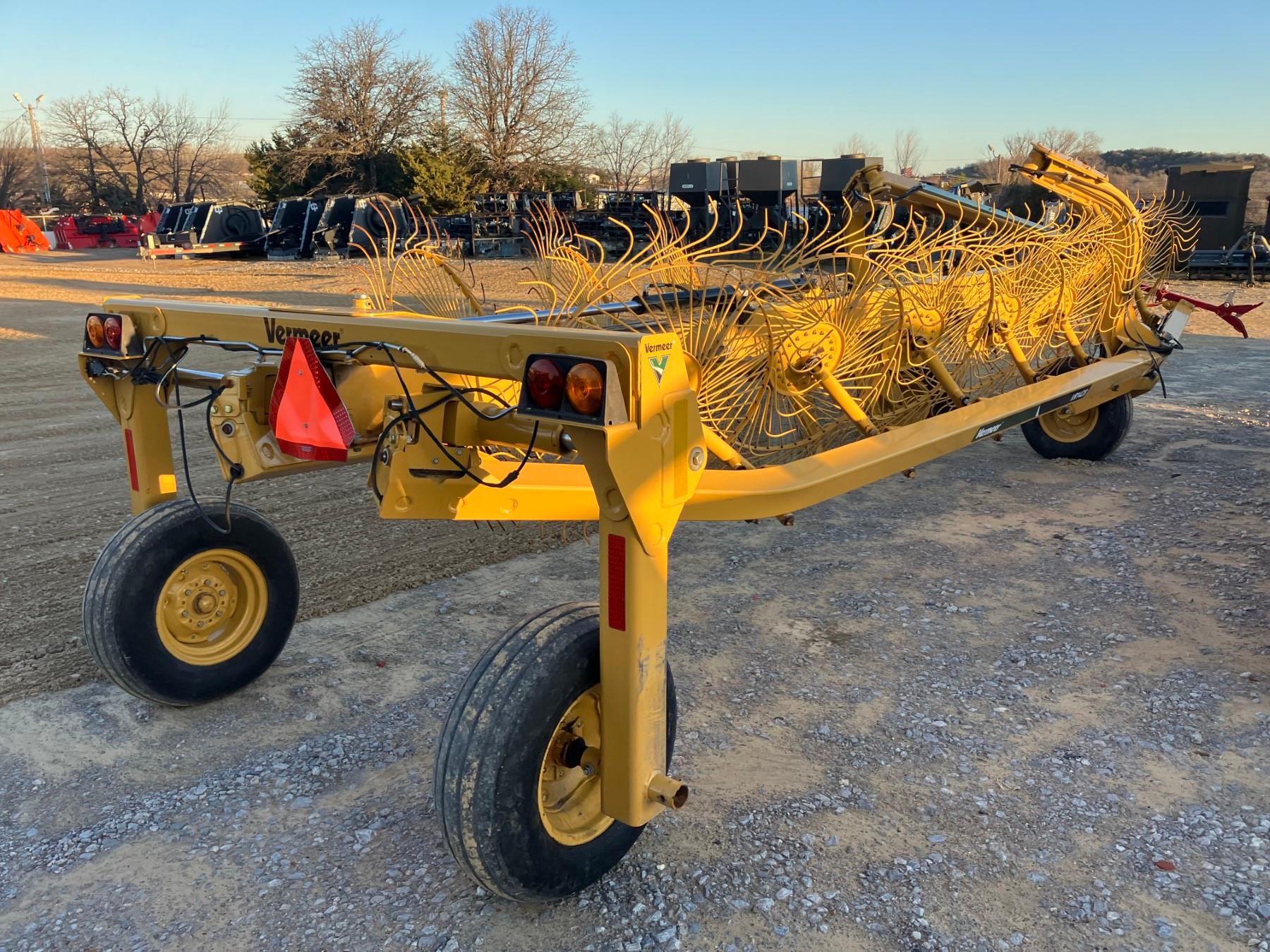VERMEER VR1428 14 WHEEL HAY RAKE