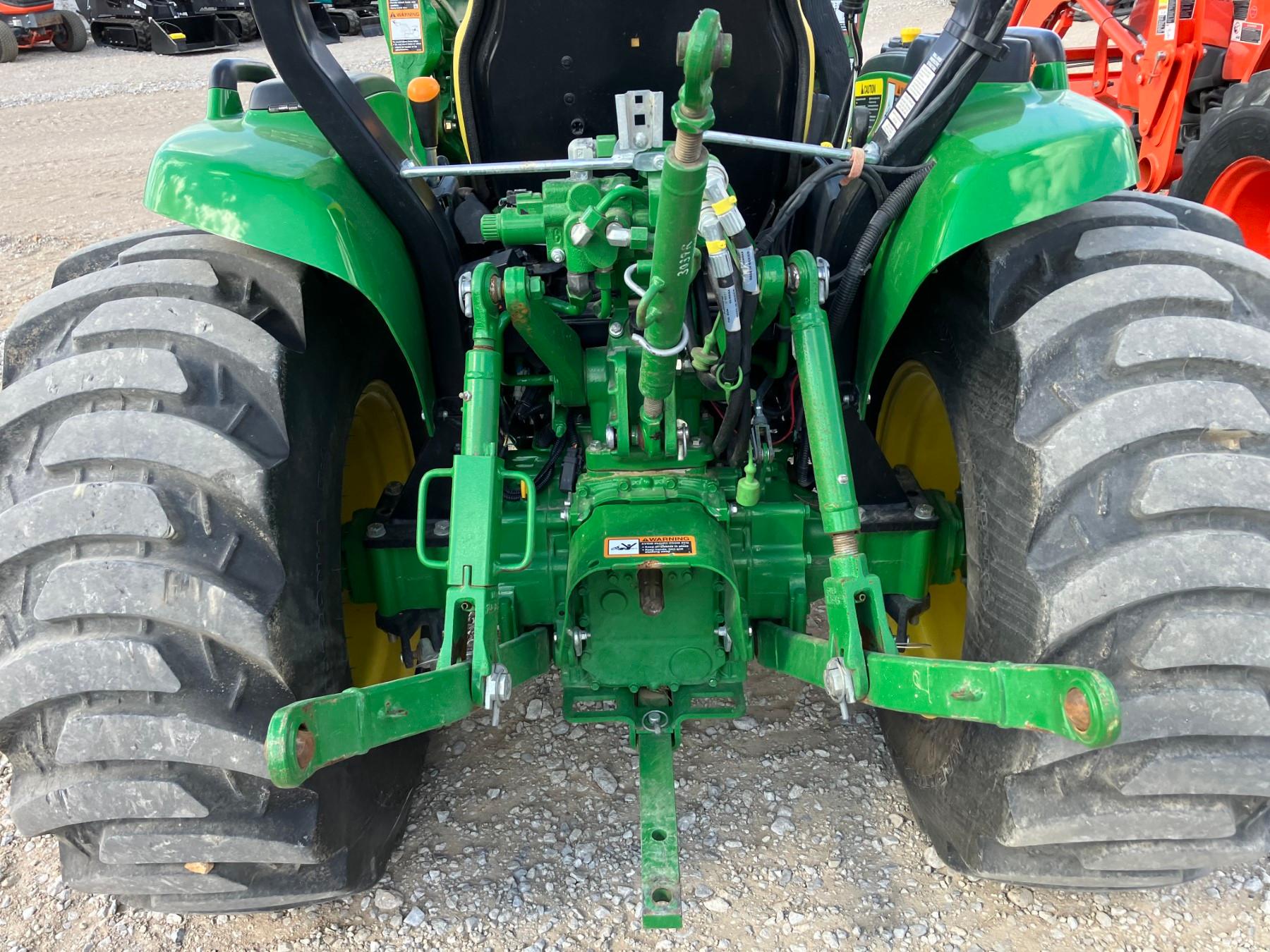 JOHN DEERE 3039R