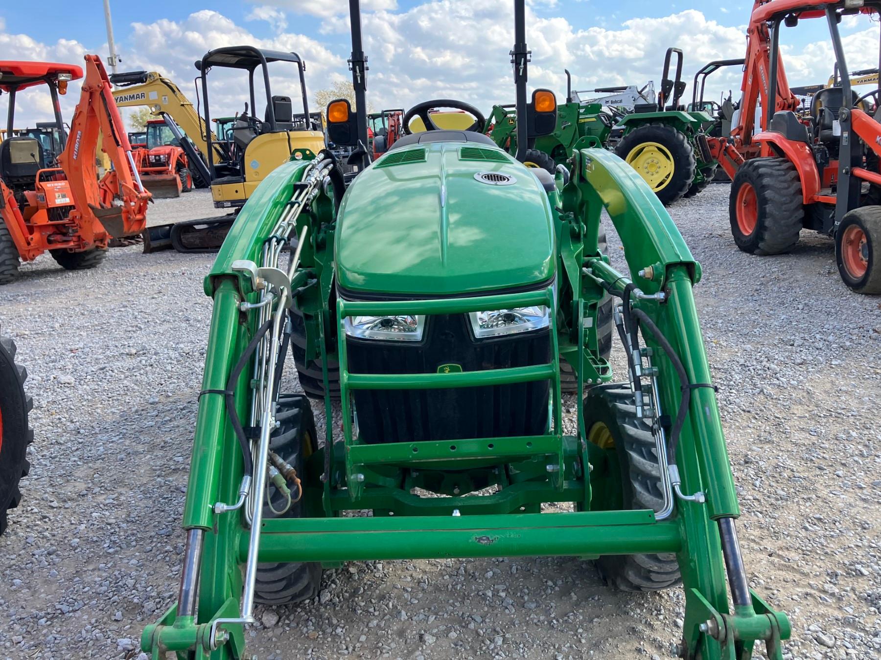 JOHN DEERE 3039R
