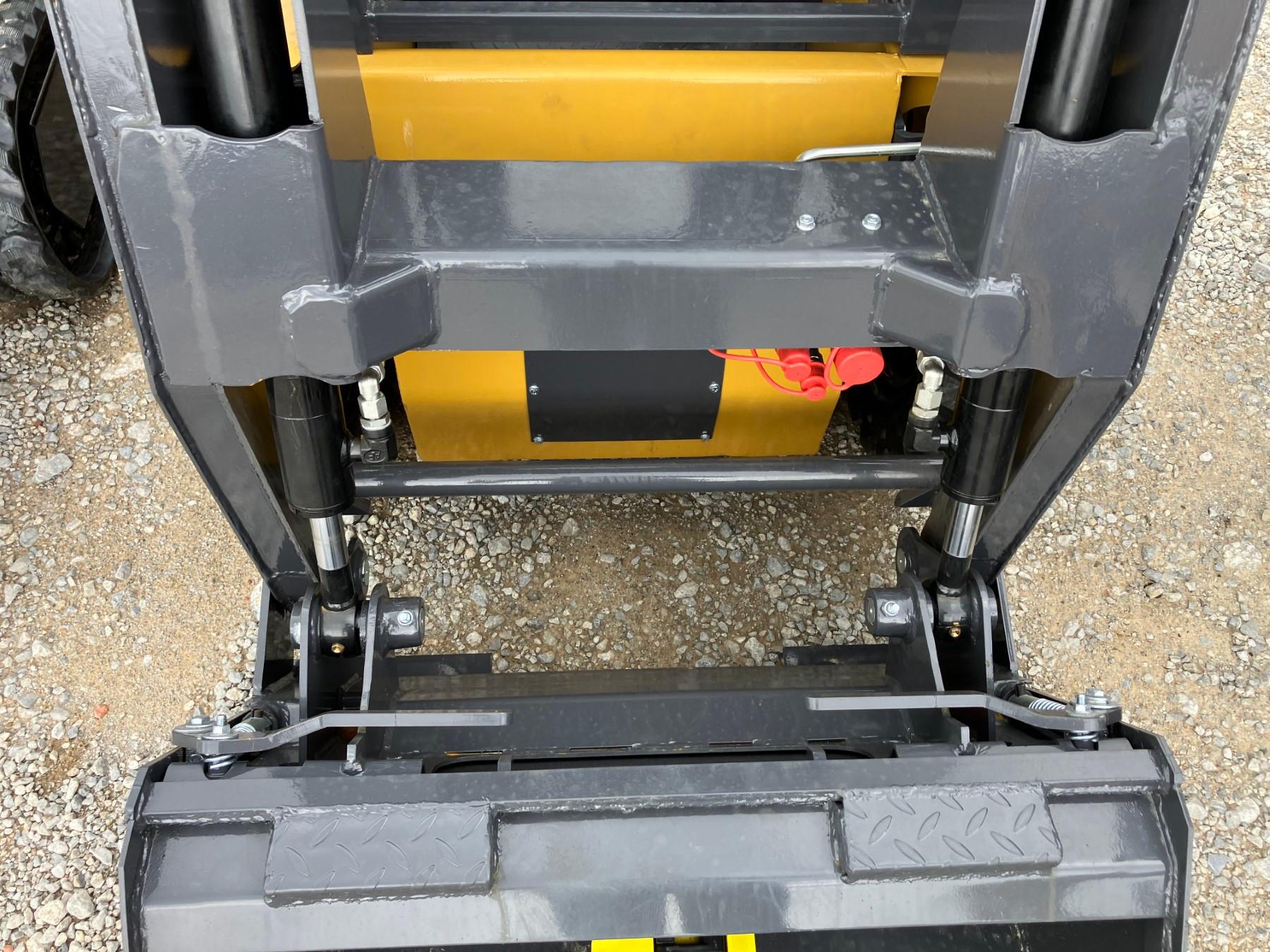 CFG KRW232 MINI SIT IN SKID STEER