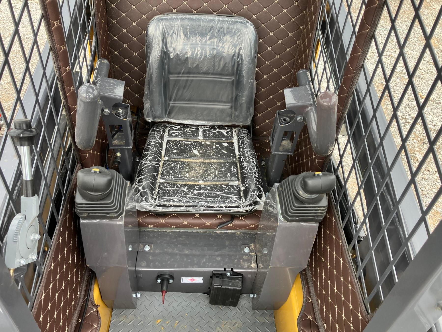 CFG KRW232 MINI SIT IN SKID STEER