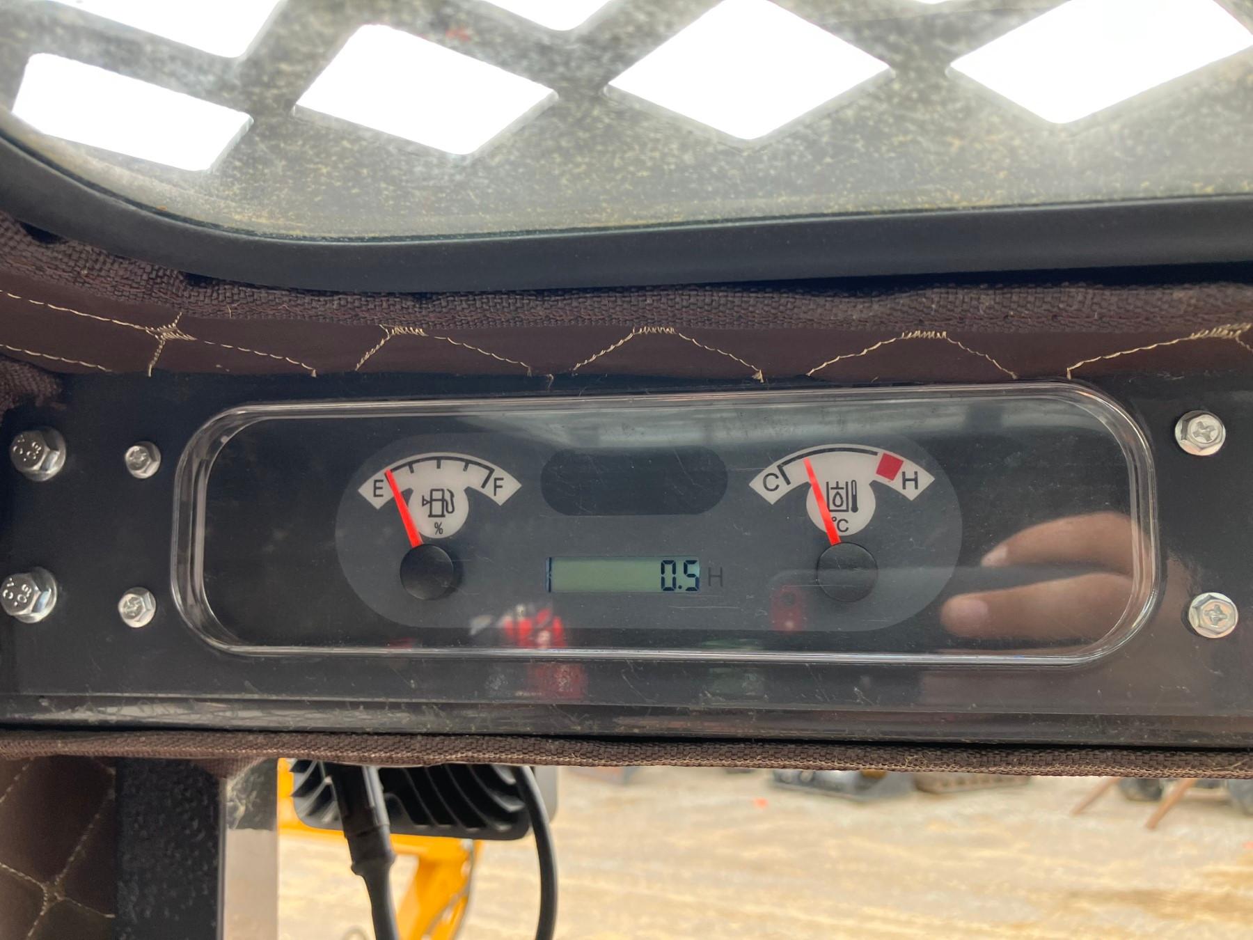 CFG KRW232 MINI SIT IN SKID STEER