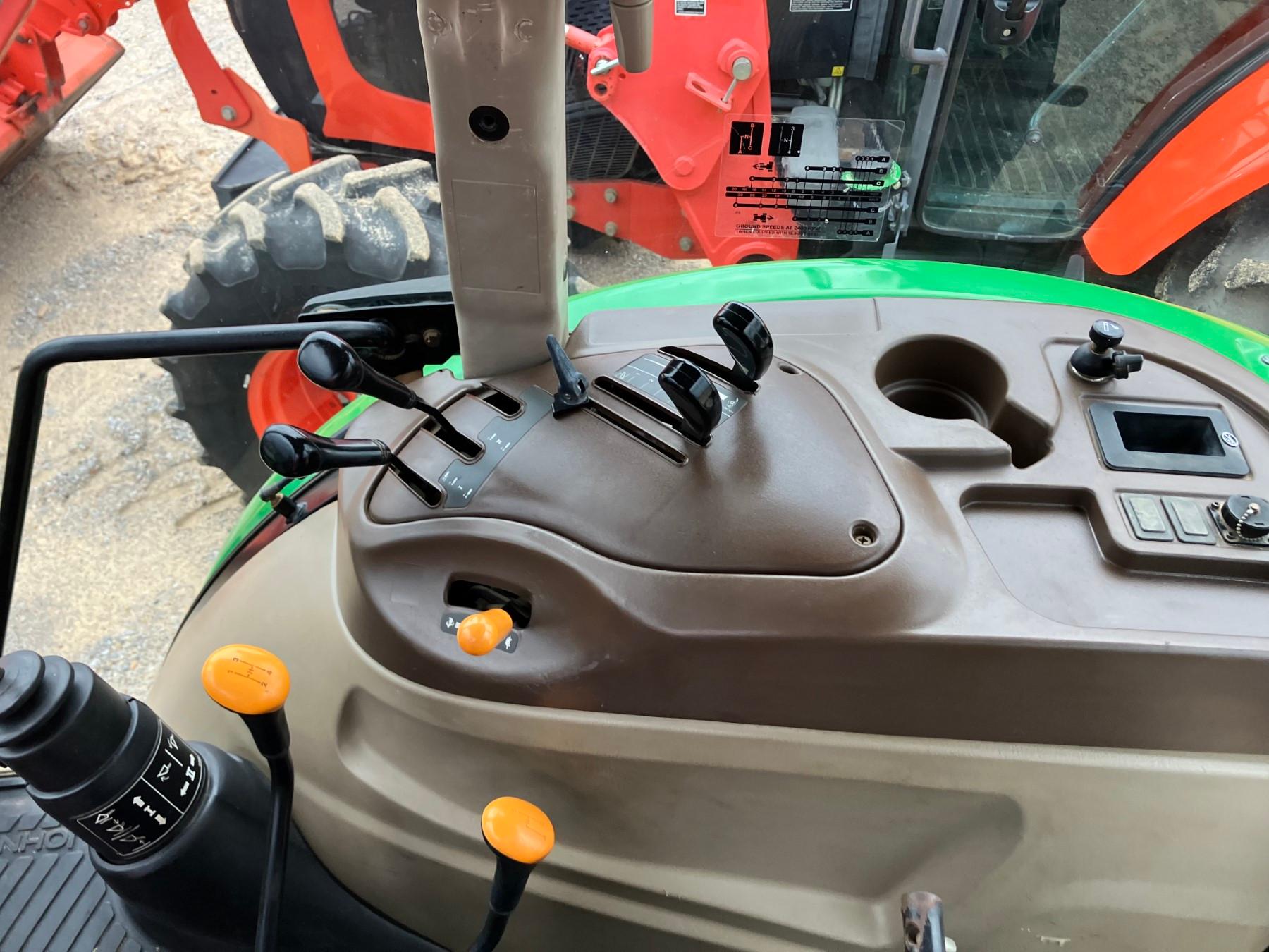 JOHN DEERE 5520