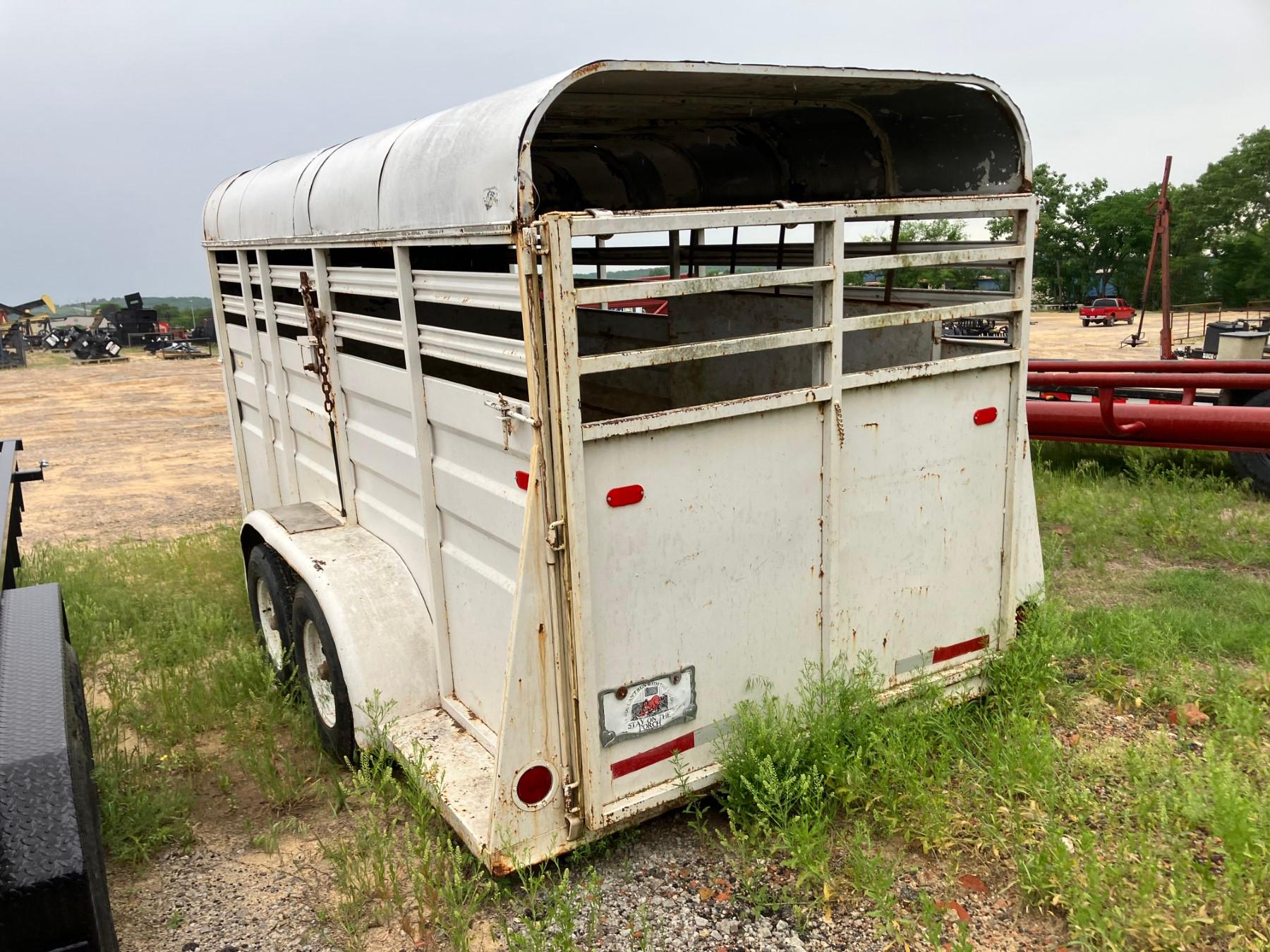16' WHT STOCK TRAILER ENCLSD W/ BOS