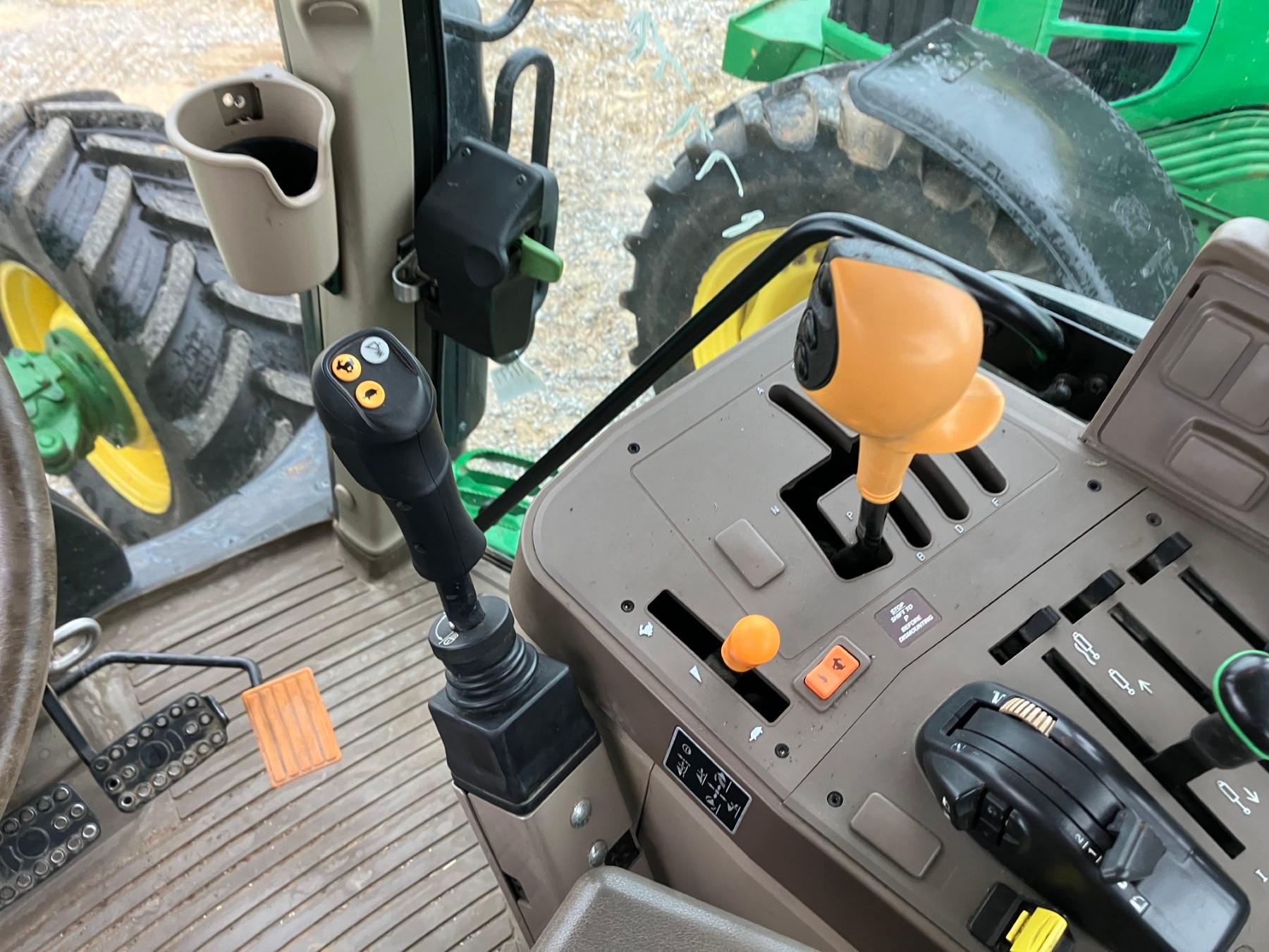 JOHN DEERE 6110M