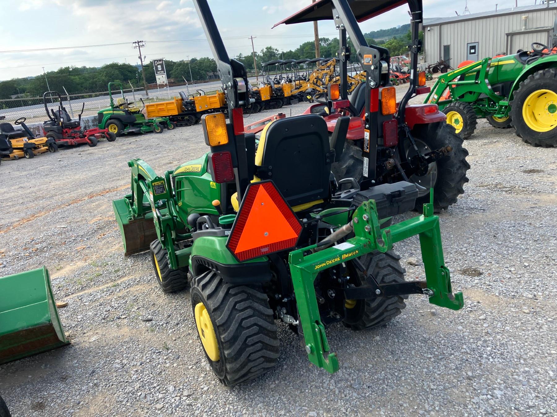 JOHN DEERE 1025R