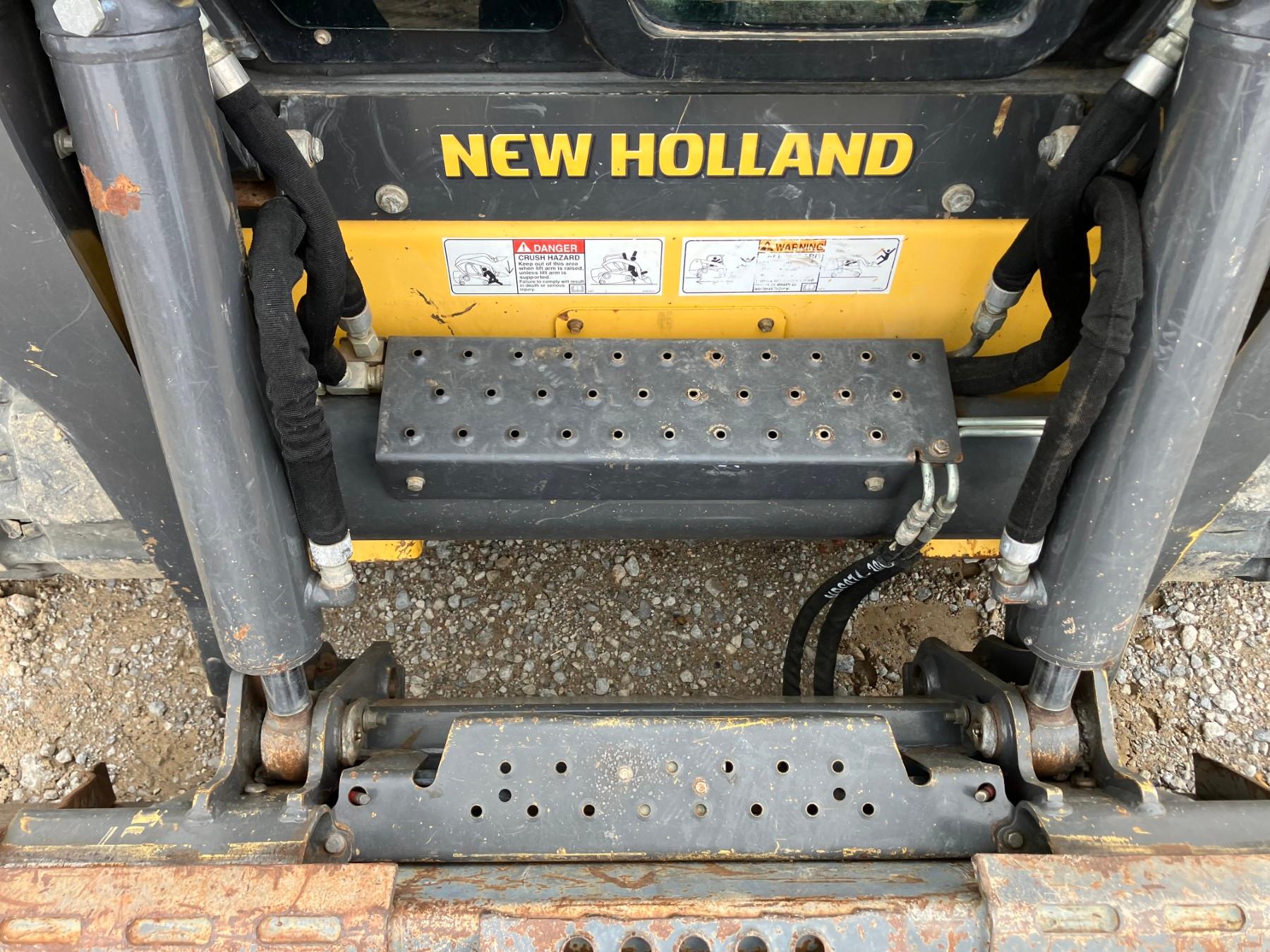 NEW HOLLAND C323-T4 SKID STEER
