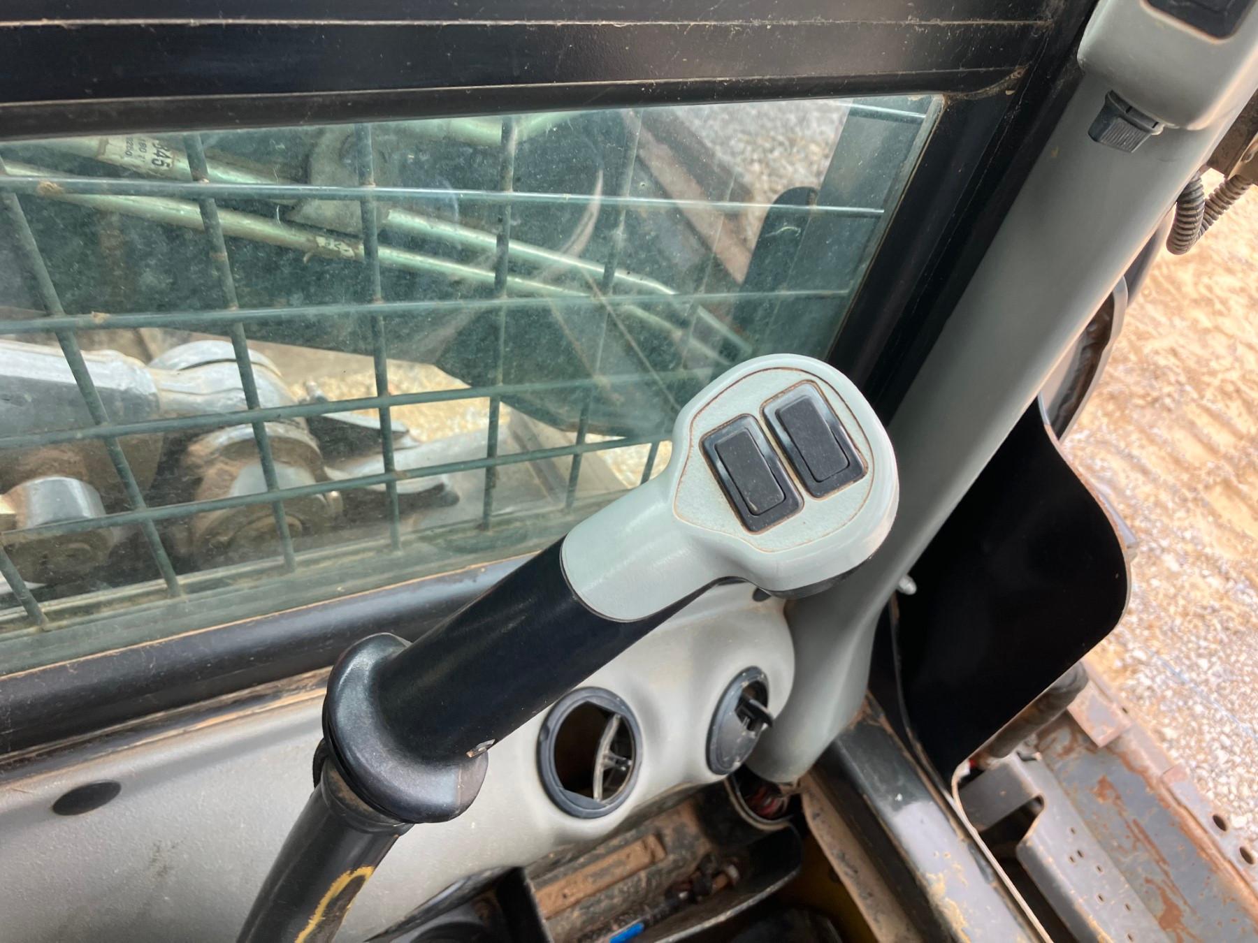 NEW HOLLAND C323-T4 SKID STEER
