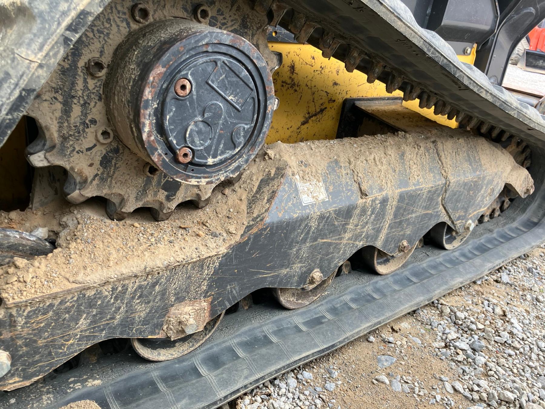 NEW HOLLAND C323-T4 SKID STEER