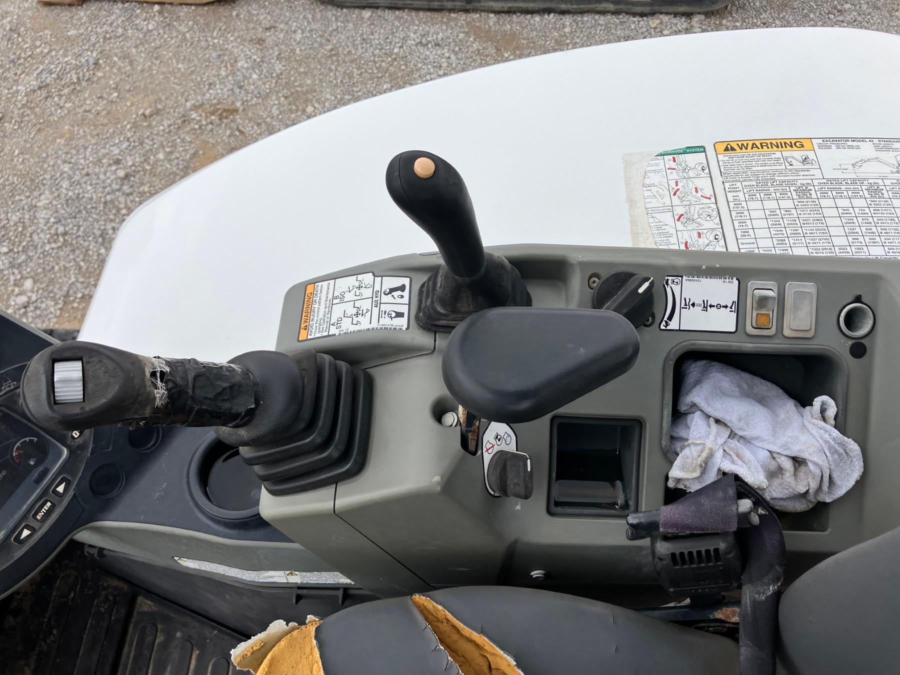 BOBCAT E42 MINI EXCAVATOR