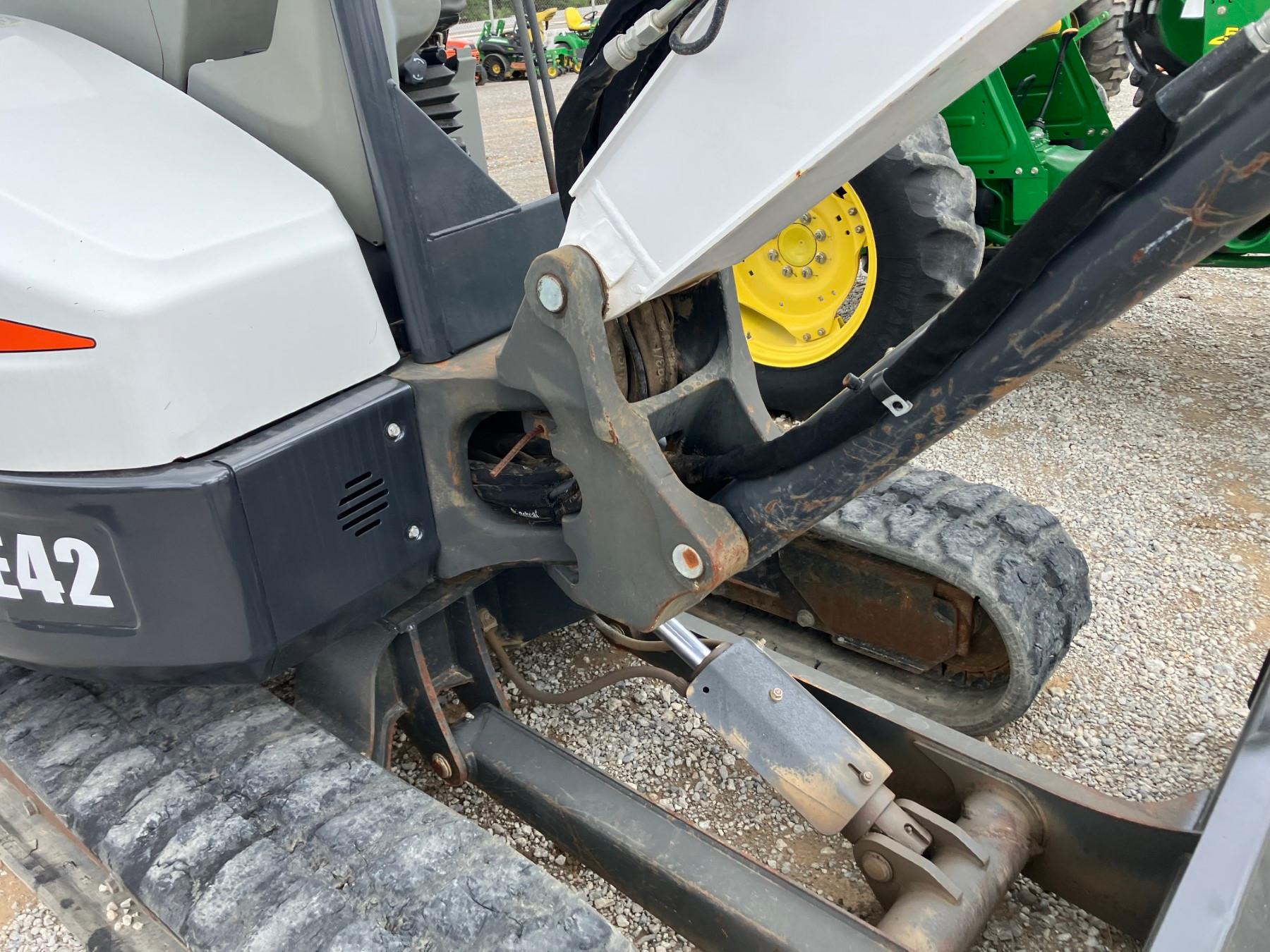 BOBCAT E42 MINI EXCAVATOR